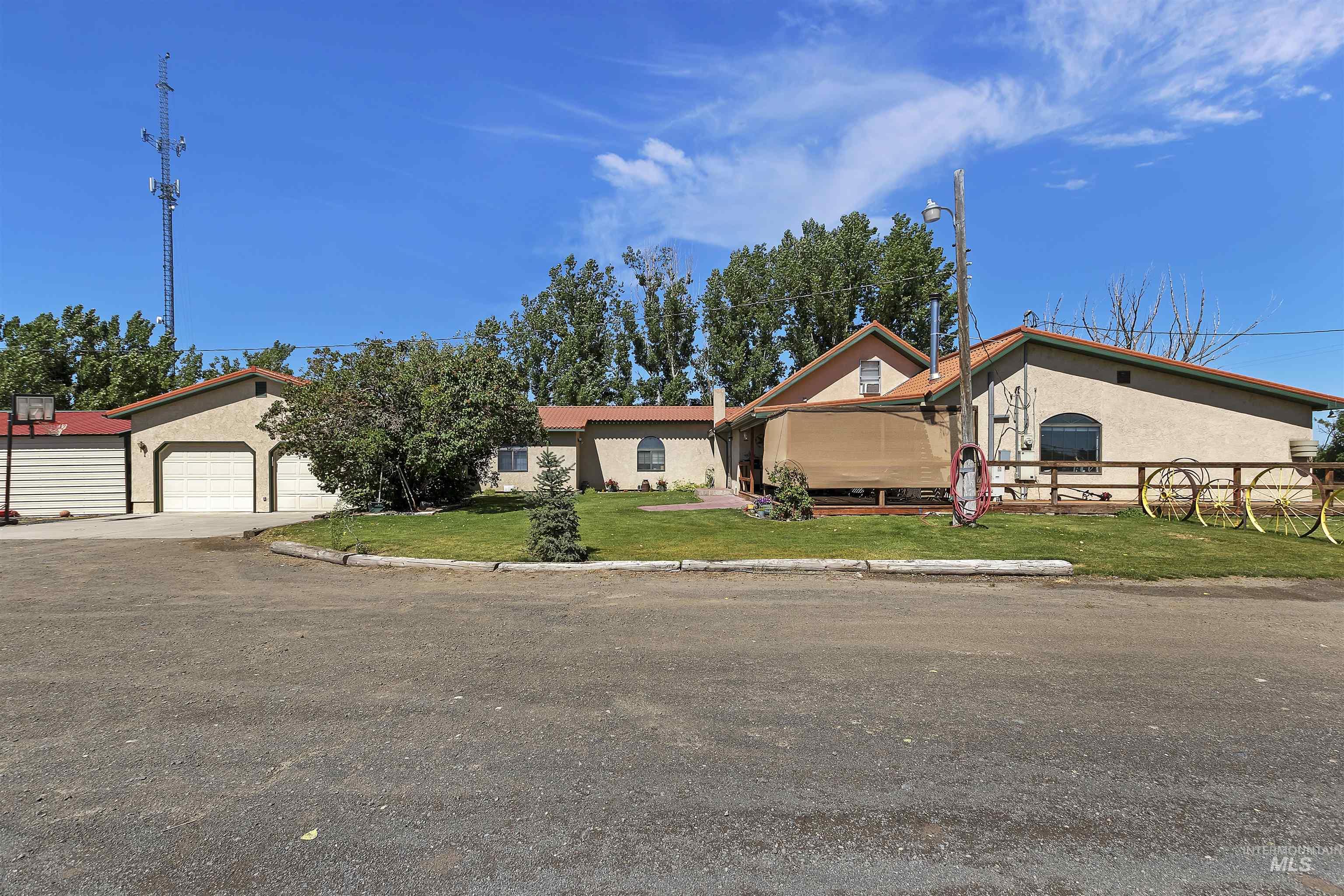 1289 E 2350 S, Bliss, Idaho 83314, 4 Bedrooms, 3 Bathrooms, Residential For Sale, Price $989,000,MLS 98972668