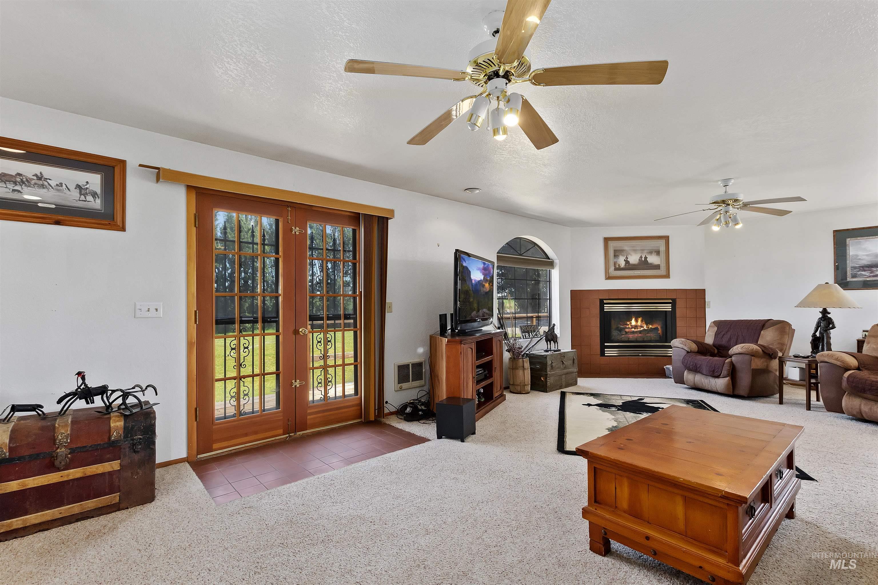 1289 E 2350 S, Bliss, Idaho 83314, 4 Bedrooms, 3 Bathrooms, Residential For Sale, Price $989,000,MLS 98972668