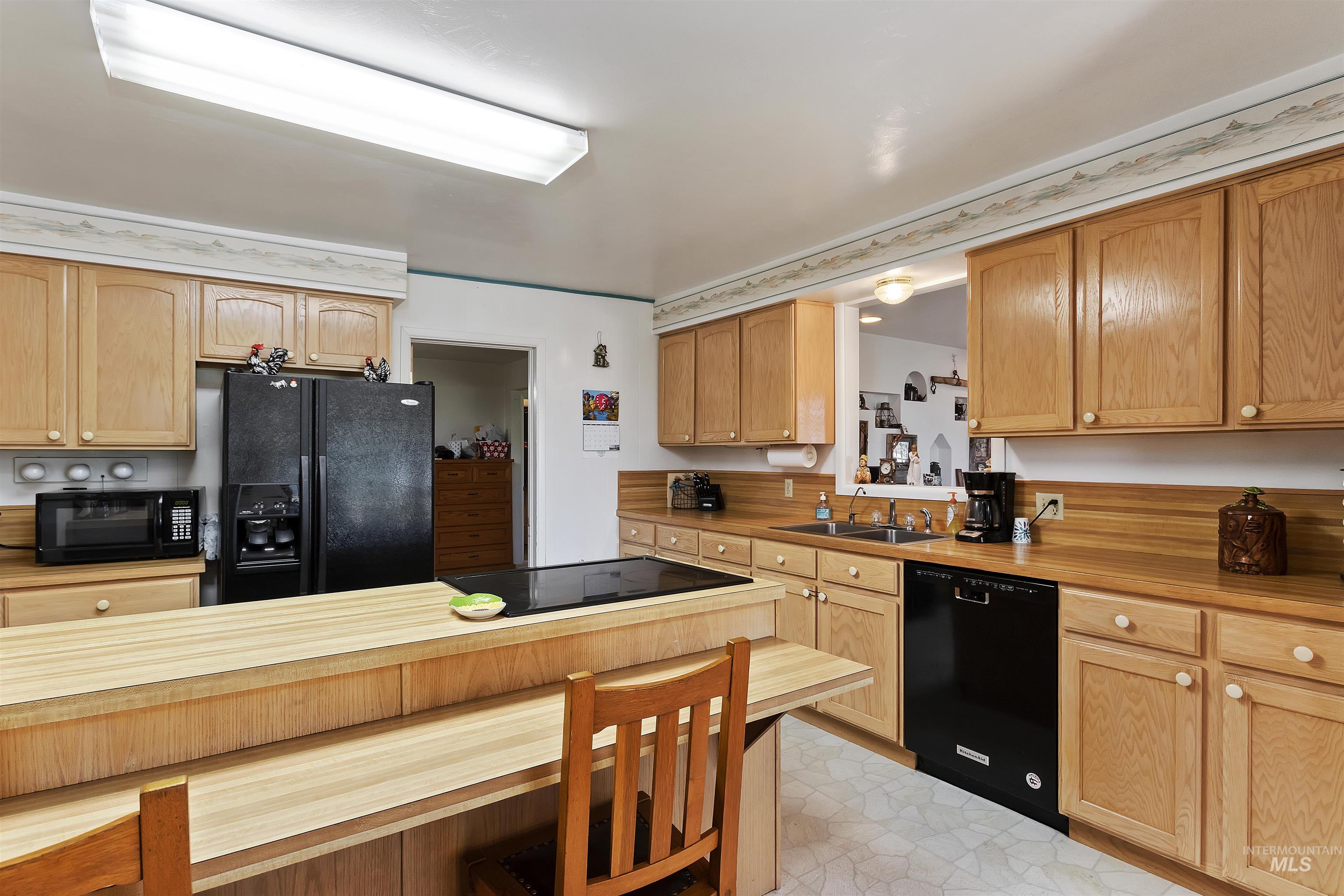 1289 E 2350 S, Bliss, Idaho 83314, 4 Bedrooms, 3 Bathrooms, Residential For Sale, Price $989,000,MLS 98972668