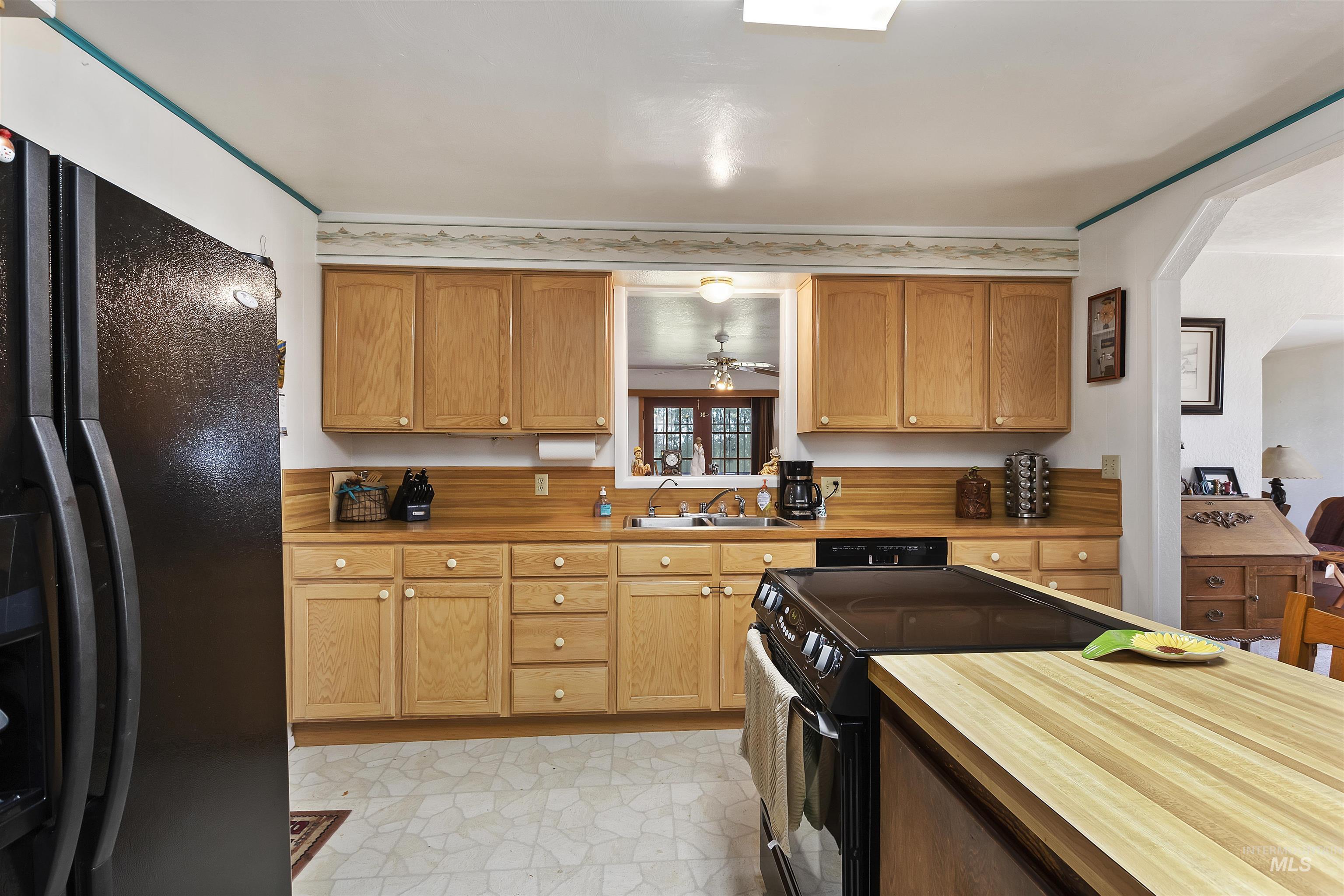 1289 E 2350 S, Bliss, Idaho 83314, 4 Bedrooms, 3 Bathrooms, Residential For Sale, Price $989,000,MLS 98972668