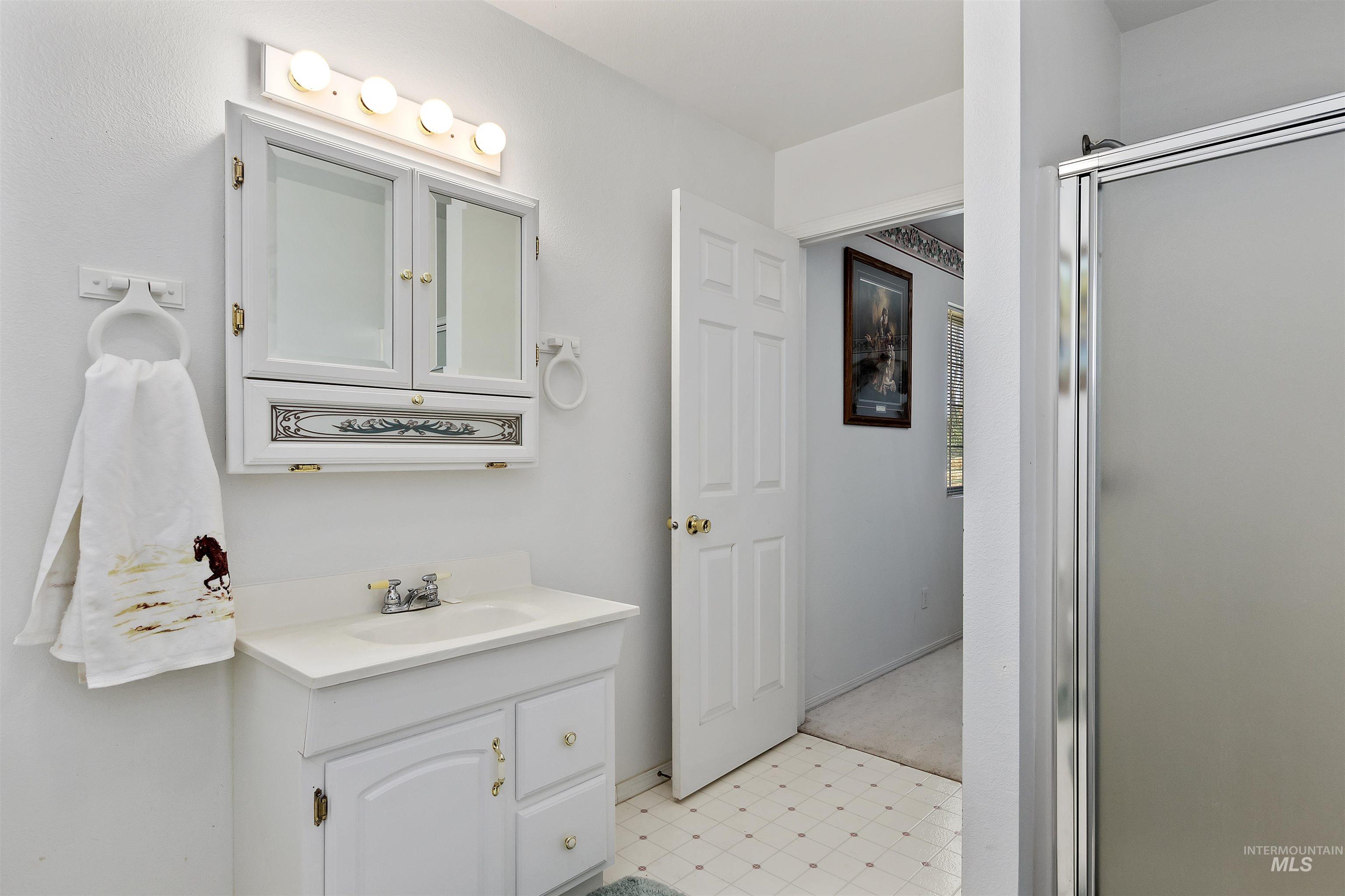 1289 E 2350 S, Bliss, Idaho 83314, 4 Bedrooms, 3 Bathrooms, Residential For Sale, Price $989,000,MLS 98972668