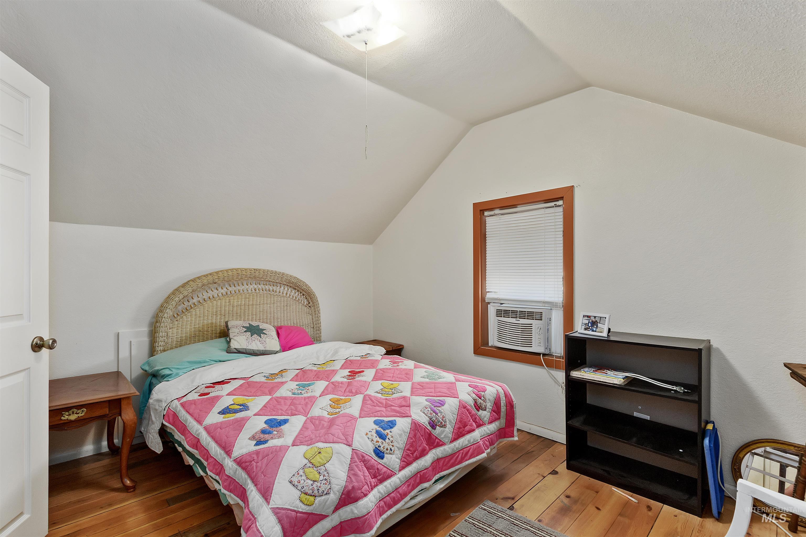 1289 E 2350 S, Bliss, Idaho 83314, 4 Bedrooms, 3 Bathrooms, Residential For Sale, Price $989,000,MLS 98972668