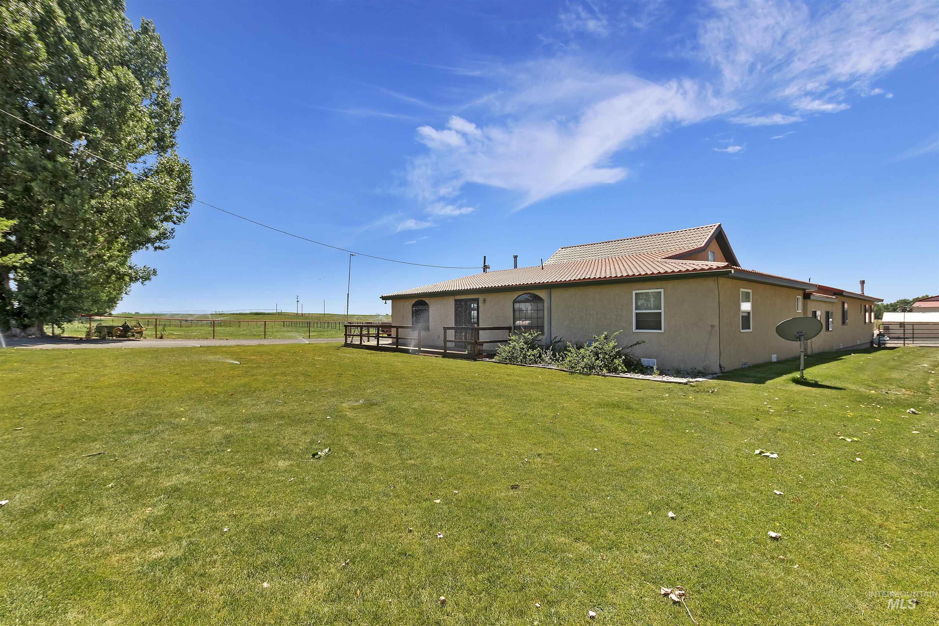 1289 E 2350 S, Bliss, Idaho 83314, 4 Bedrooms, 3 Bathrooms, Residential For Sale, Price $989,000,MLS 98972668