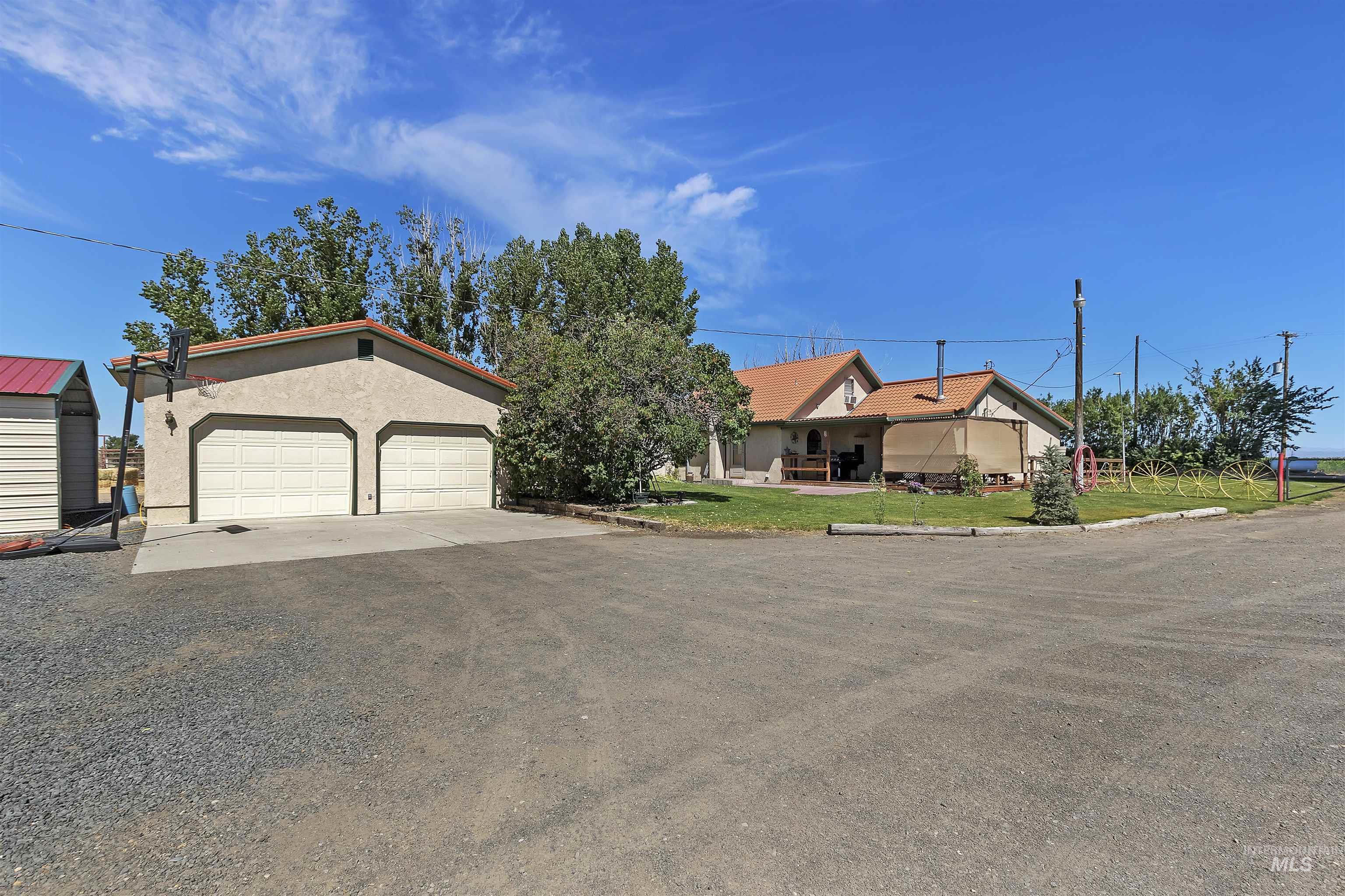 1289 E 2350 S, Bliss, Idaho 83314, 4 Bedrooms, 3 Bathrooms, Residential For Sale, Price $989,000,MLS 98972668