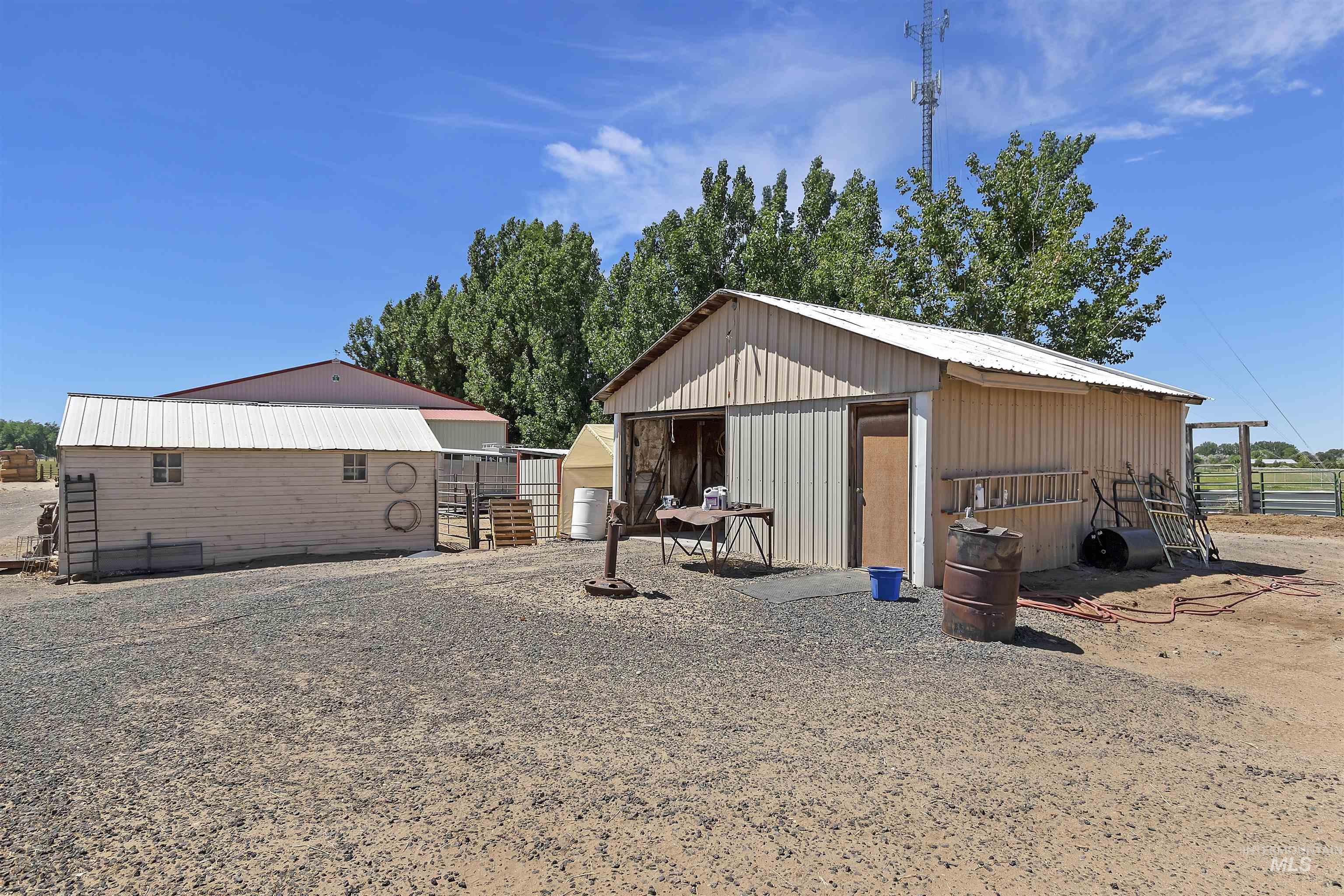 1289 E 2350 S, Bliss, Idaho 83314, 4 Bedrooms, 3 Bathrooms, Residential For Sale, Price $989,000,MLS 98972668