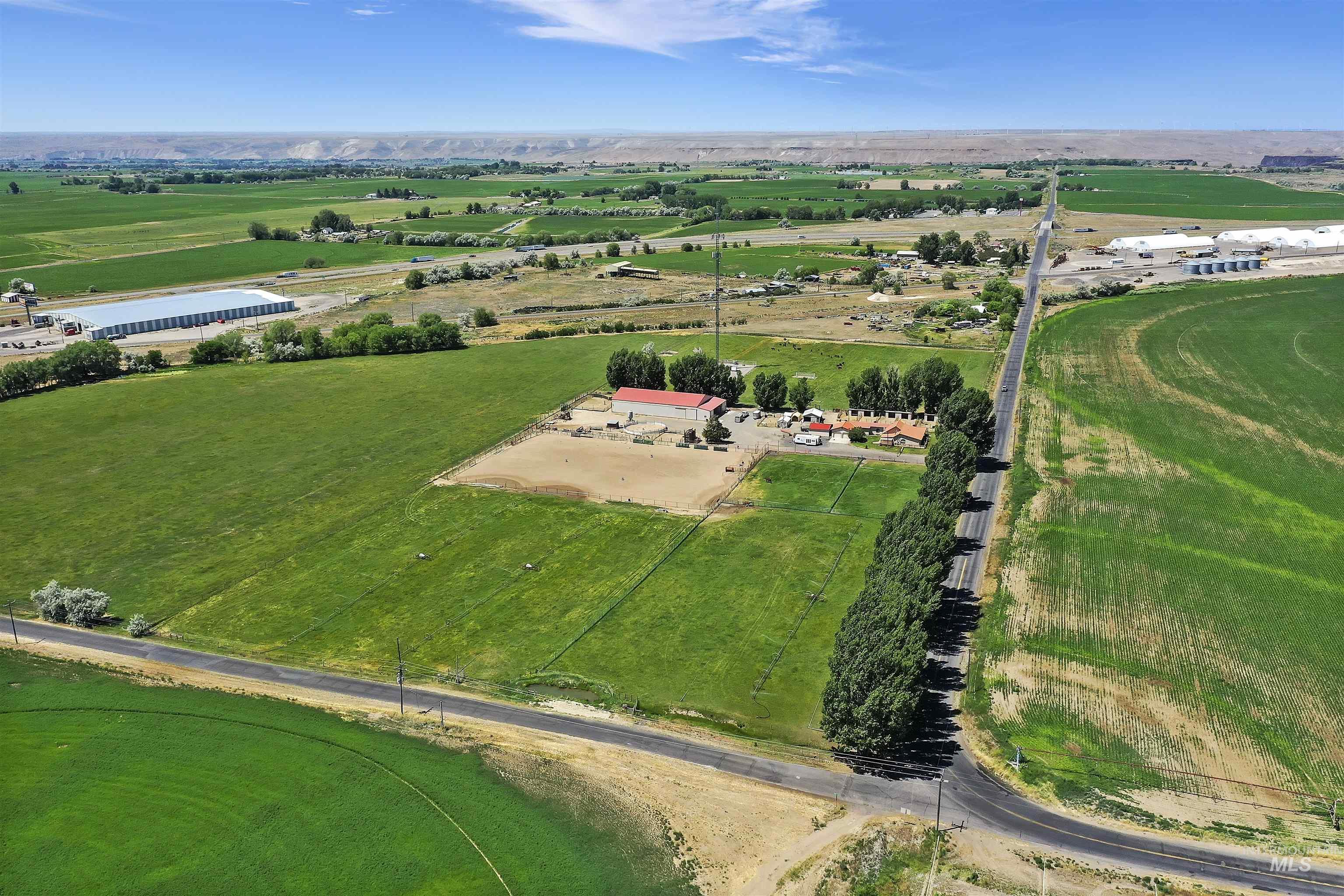 1289 E 2350 S, Bliss, Idaho 83314, 4 Bedrooms, 3 Bathrooms, Residential For Sale, Price $989,000,MLS 98972668