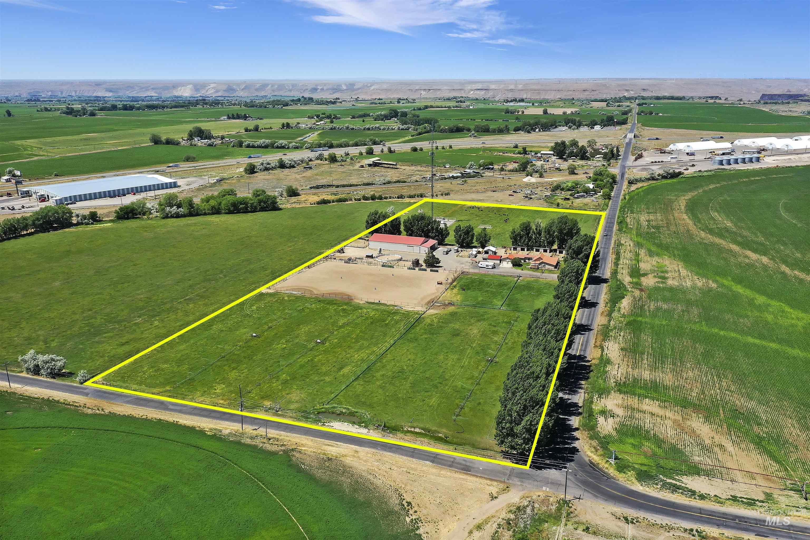 1289 E 2350 S, Bliss, Idaho 83314, 4 Bedrooms, 3 Bathrooms, Residential For Sale, Price $989,000,MLS 98972668