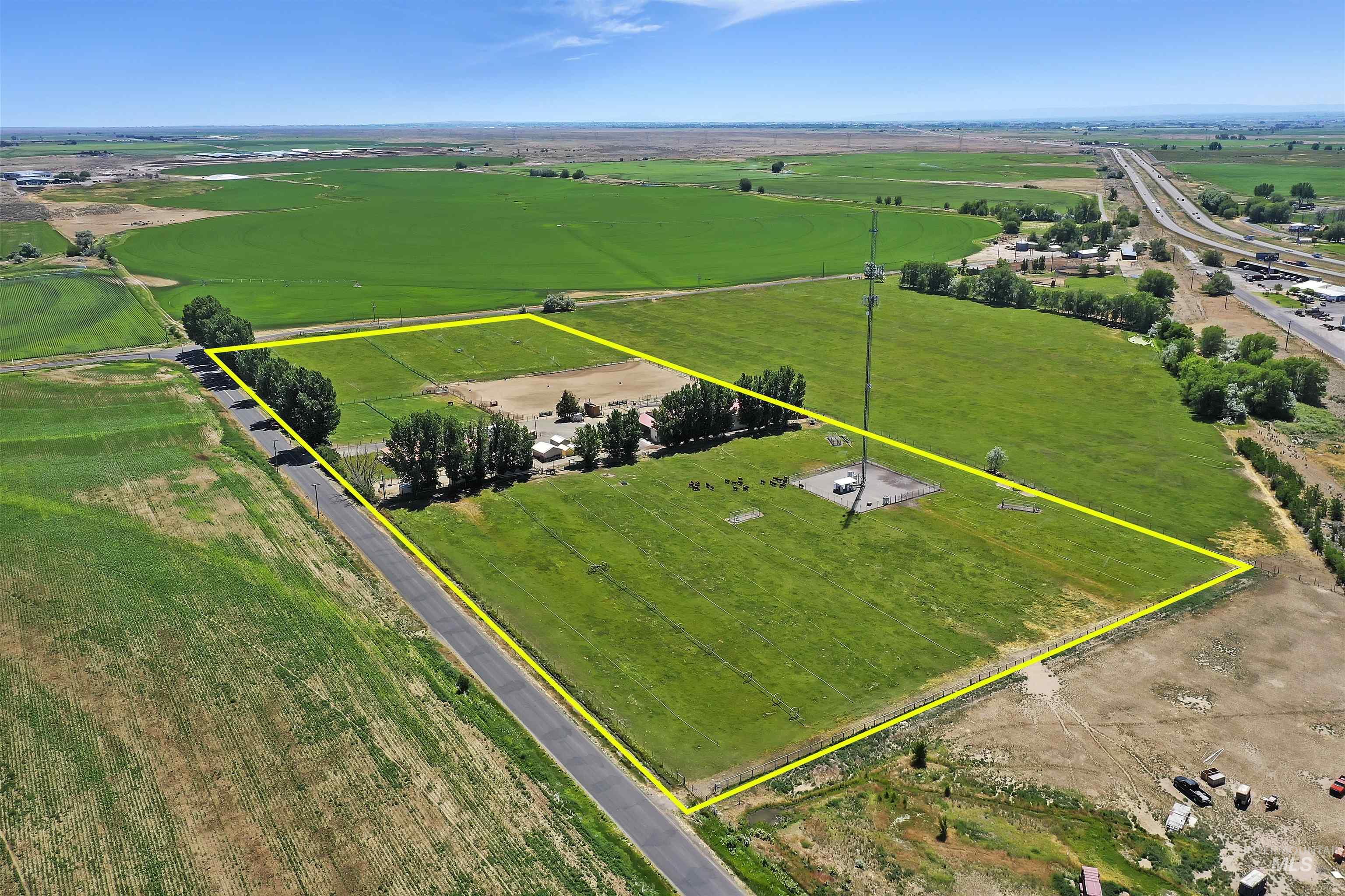 1289 E 2350 S, Bliss, Idaho 83314, 4 Bedrooms, 3 Bathrooms, Residential For Sale, Price $989,000,MLS 98972668