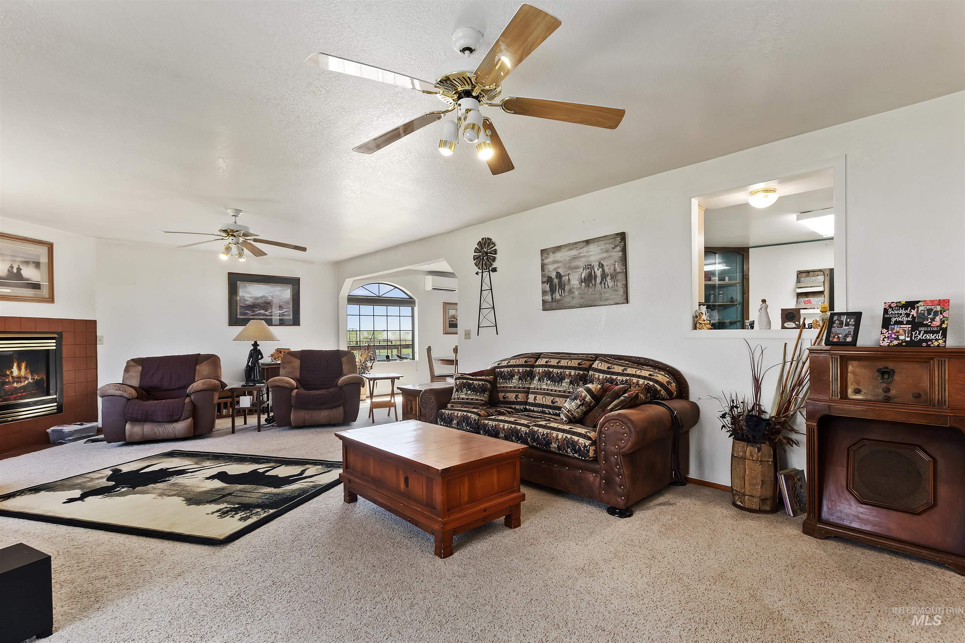 1289 E 2350 S, Bliss, Idaho 83314, 4 Bedrooms, 3 Bathrooms, Residential For Sale, Price $989,000,MLS 98972668