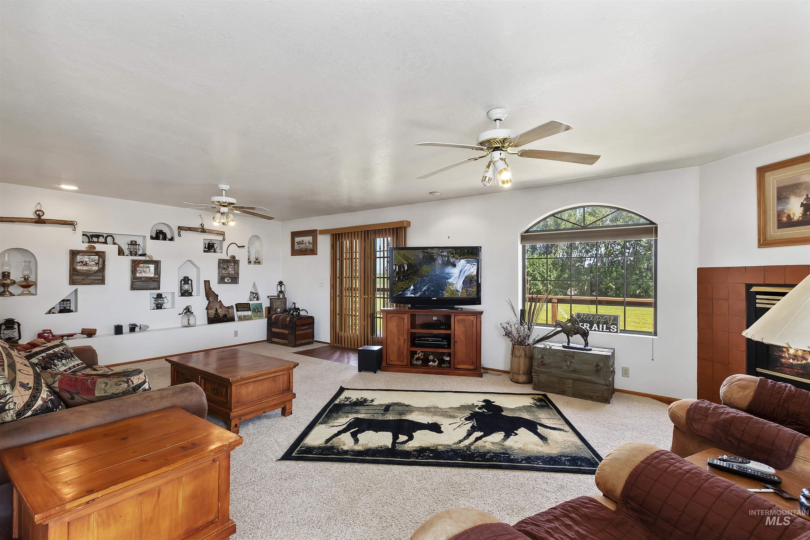 1289 E 2350 S, Bliss, Idaho 83314, 4 Bedrooms, 3 Bathrooms, Residential For Sale, Price $989,000,MLS 98972668