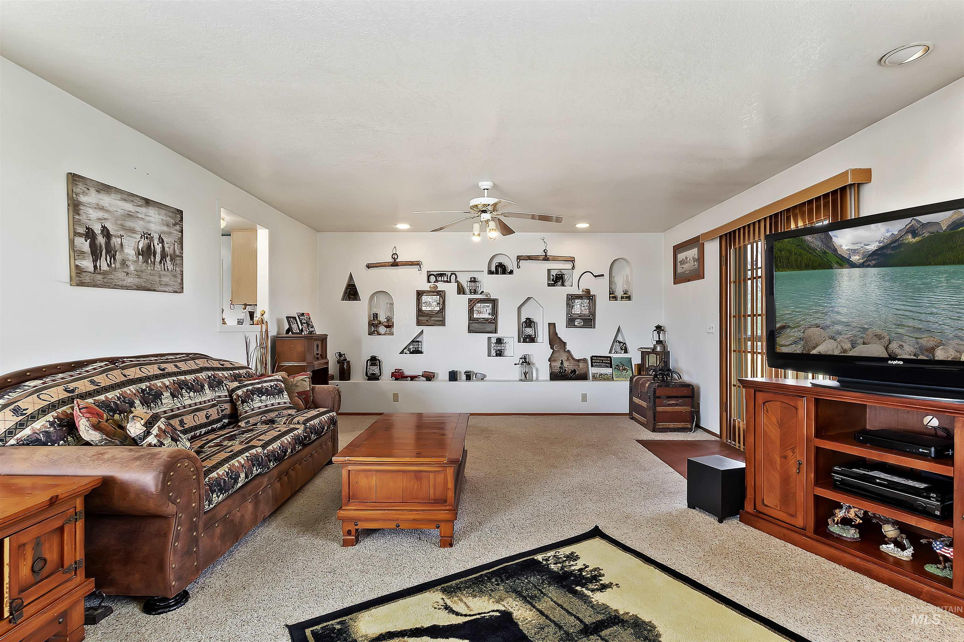 1289 E 2350 S, Bliss, Idaho 83314, 4 Bedrooms, 3 Bathrooms, Residential For Sale, Price $989,000,MLS 98972668