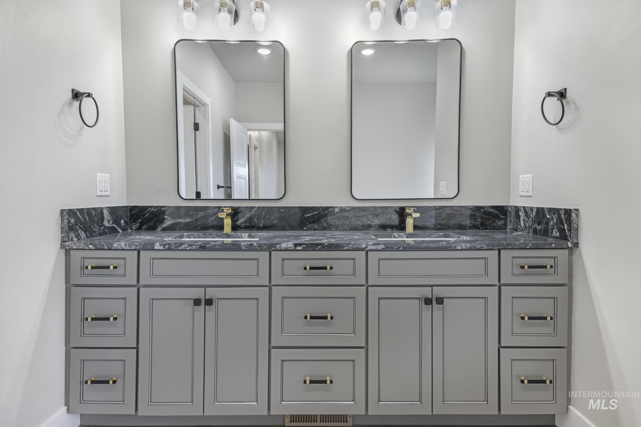 3716 N 3694 E, Kimberly, Idaho 83341, 4 Bedrooms, 2.5 Bathrooms, Residential For Sale, Price $674,900,MLS 98972671