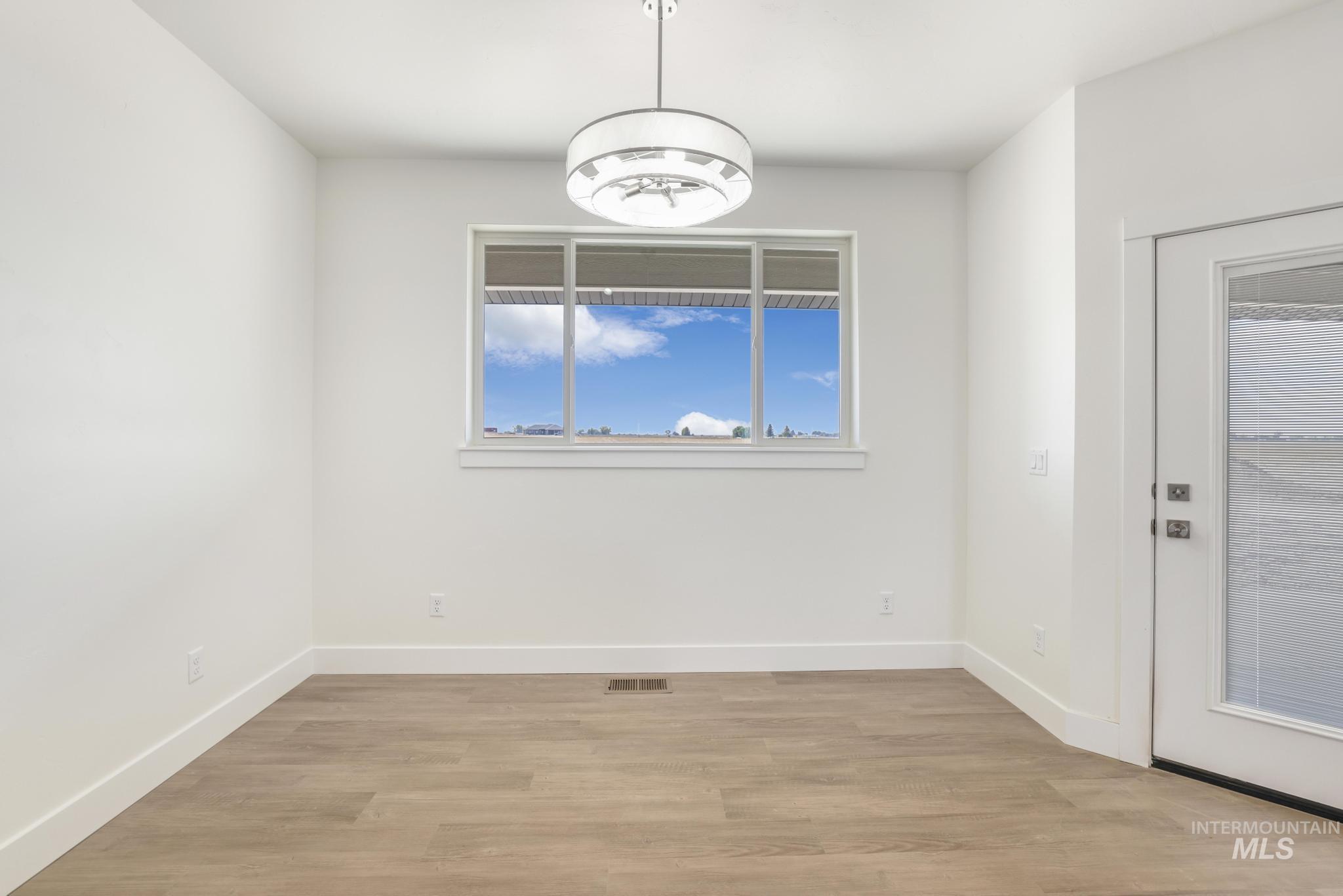 3679 E 3735 N, Kimberly, Idaho 83341, 4 Bedrooms, 2.5 Bathrooms, Residential For Sale, Price $629,900,MLS 98972673