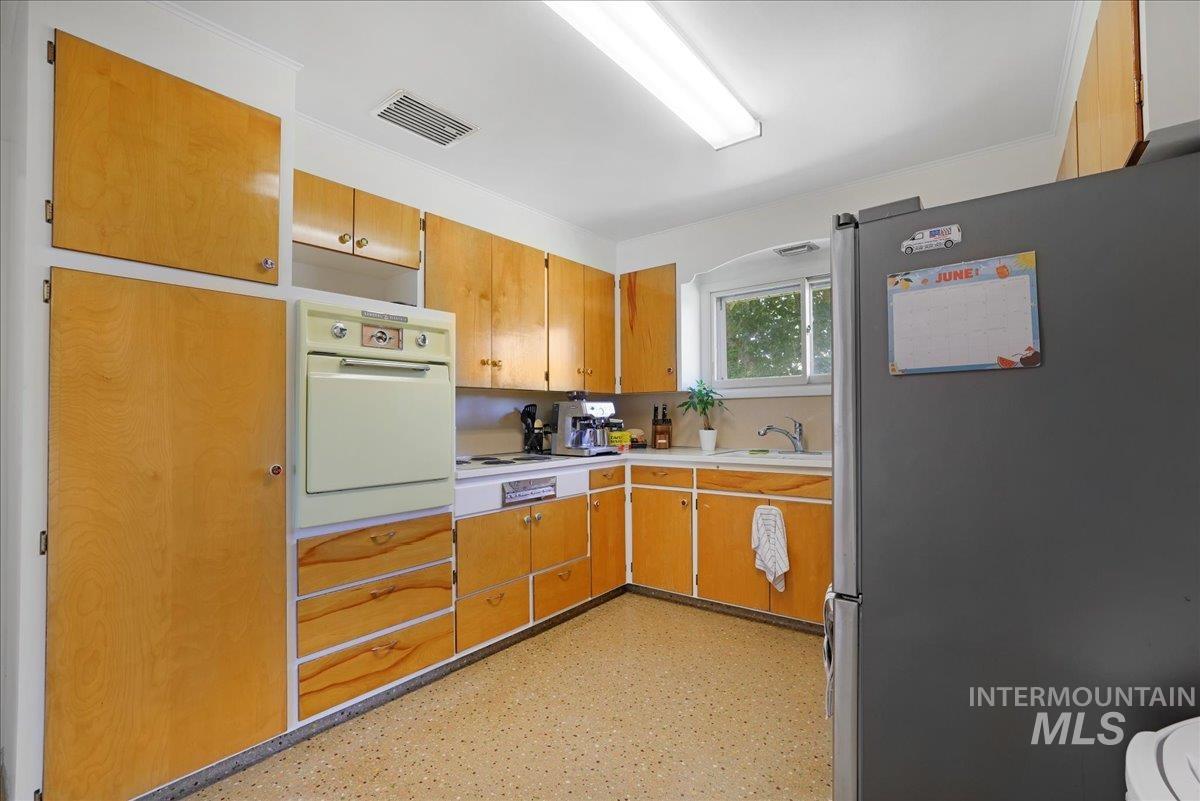 605 Monte Vista Dr, Twin Falls, Idaho 83301, 4 Bedrooms, 2.5 Bathrooms, Residential For Sale, Price $435,000,MLS 98972679