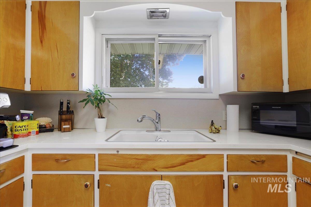 605 Monte Vista Dr, Twin Falls, Idaho 83301, 4 Bedrooms, 2.5 Bathrooms, Residential For Sale, Price $435,000,MLS 98972679