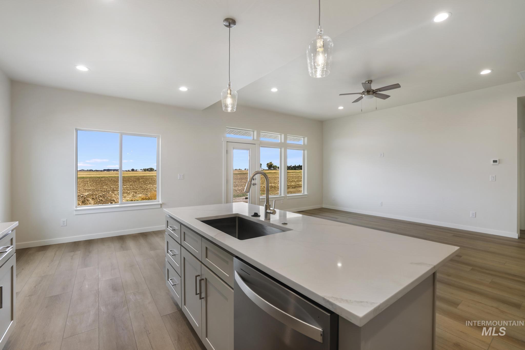 902 23rd Ave E, Jerome, Idaho 83338, 3 Bedrooms, 3 Bathrooms, Residential For Sale, Price $412,900,MLS 98972685
