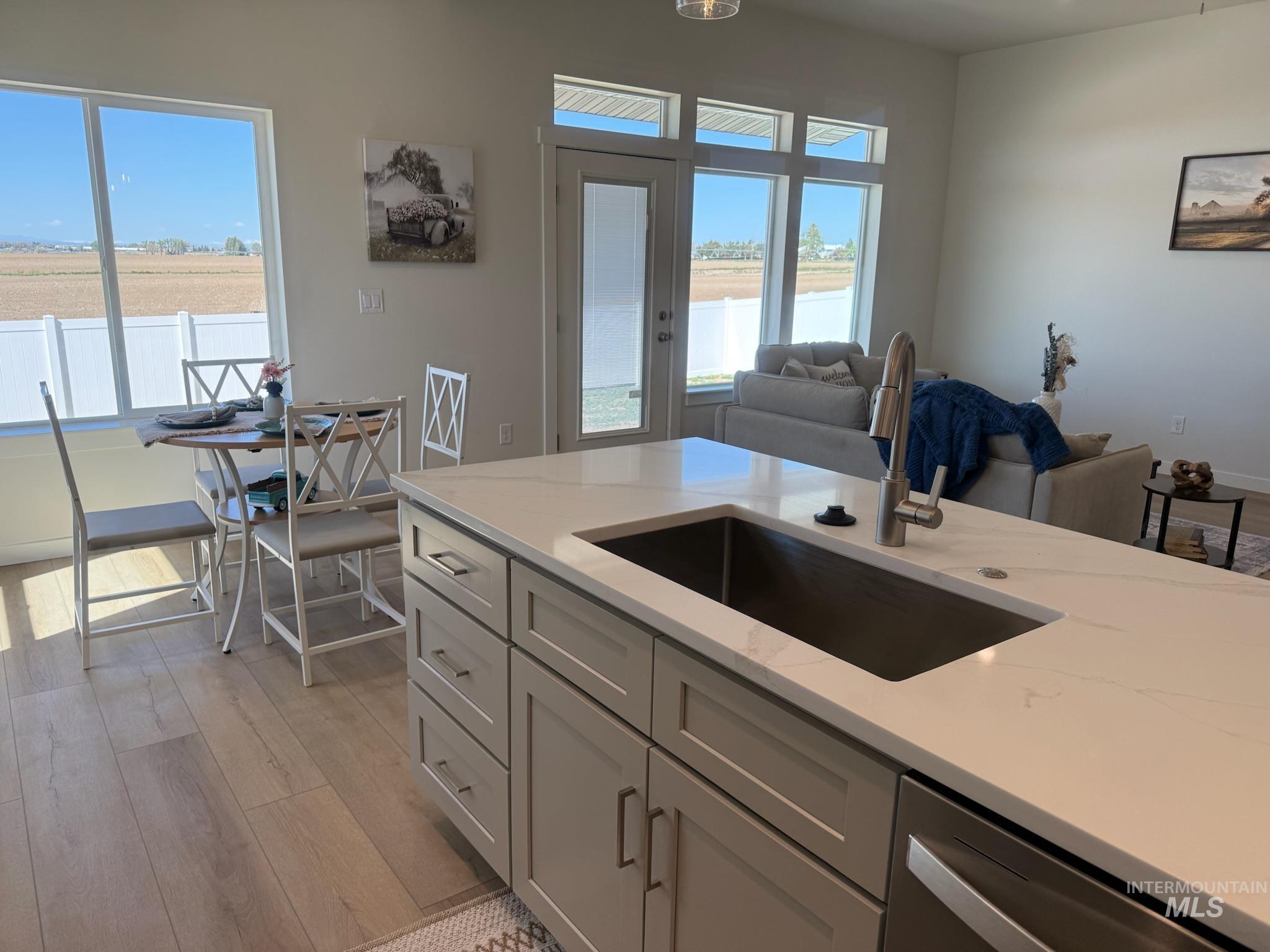 902 23rd Ave E, Jerome, Idaho 83338, 3 Bedrooms, 3 Bathrooms, Residential For Sale, Price $412,900,MLS 98972685