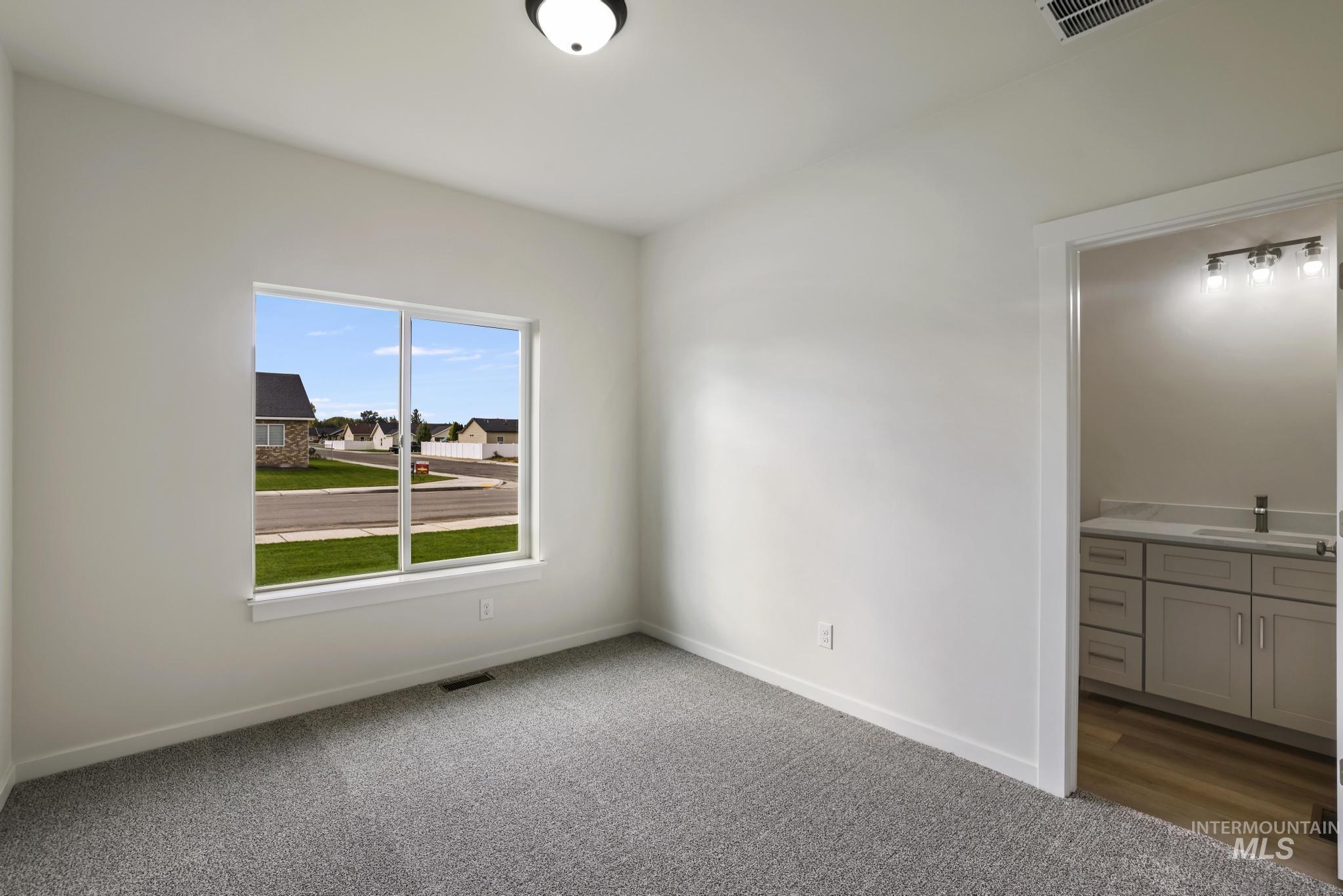 902 23rd Ave E, Jerome, Idaho 83338, 3 Bedrooms, 3 Bathrooms, Residential For Sale, Price $412,900,MLS 98972685