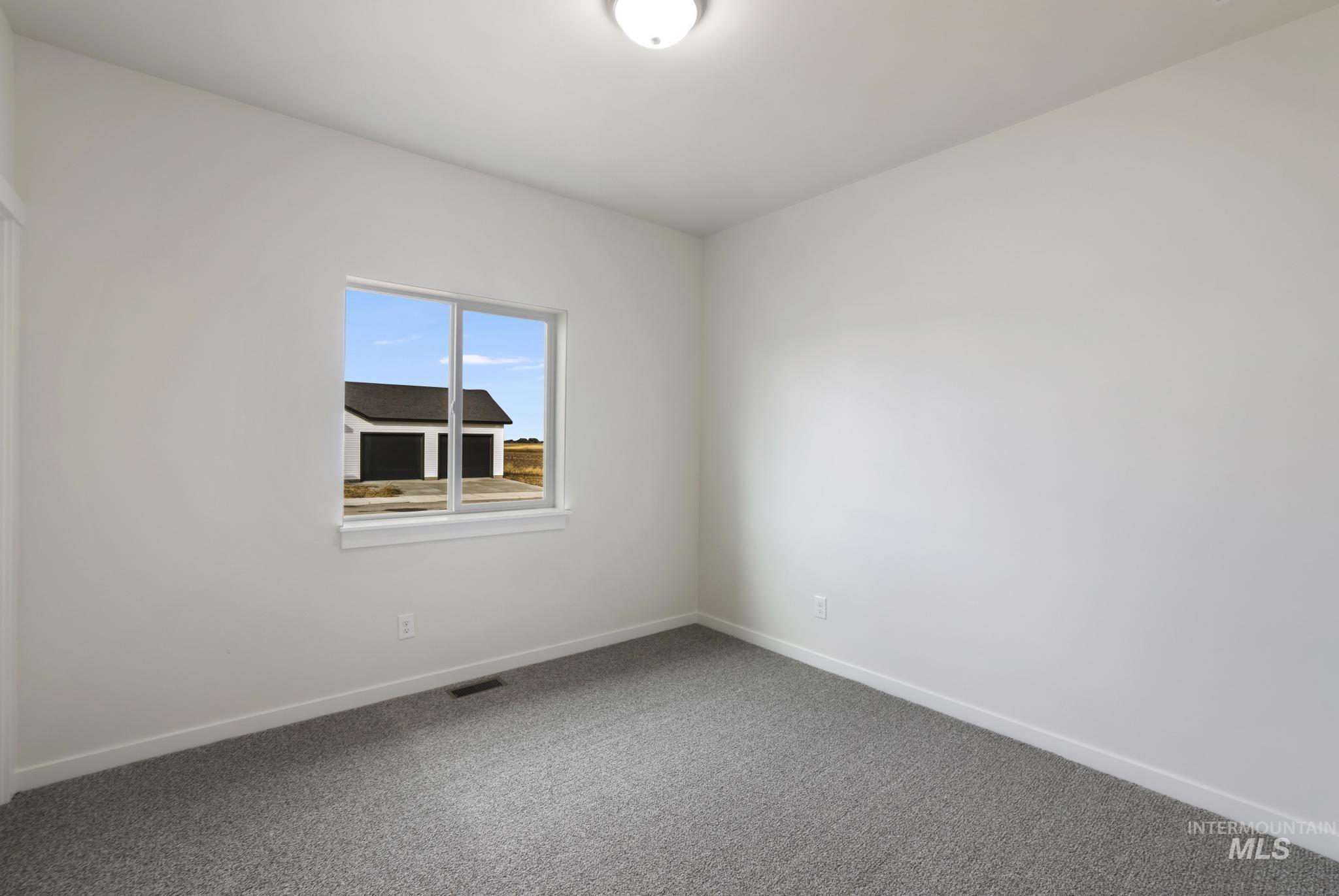 902 23rd Ave E, Jerome, Idaho 83338, 3 Bedrooms, 3 Bathrooms, Residential For Sale, Price $412,900,MLS 98972685