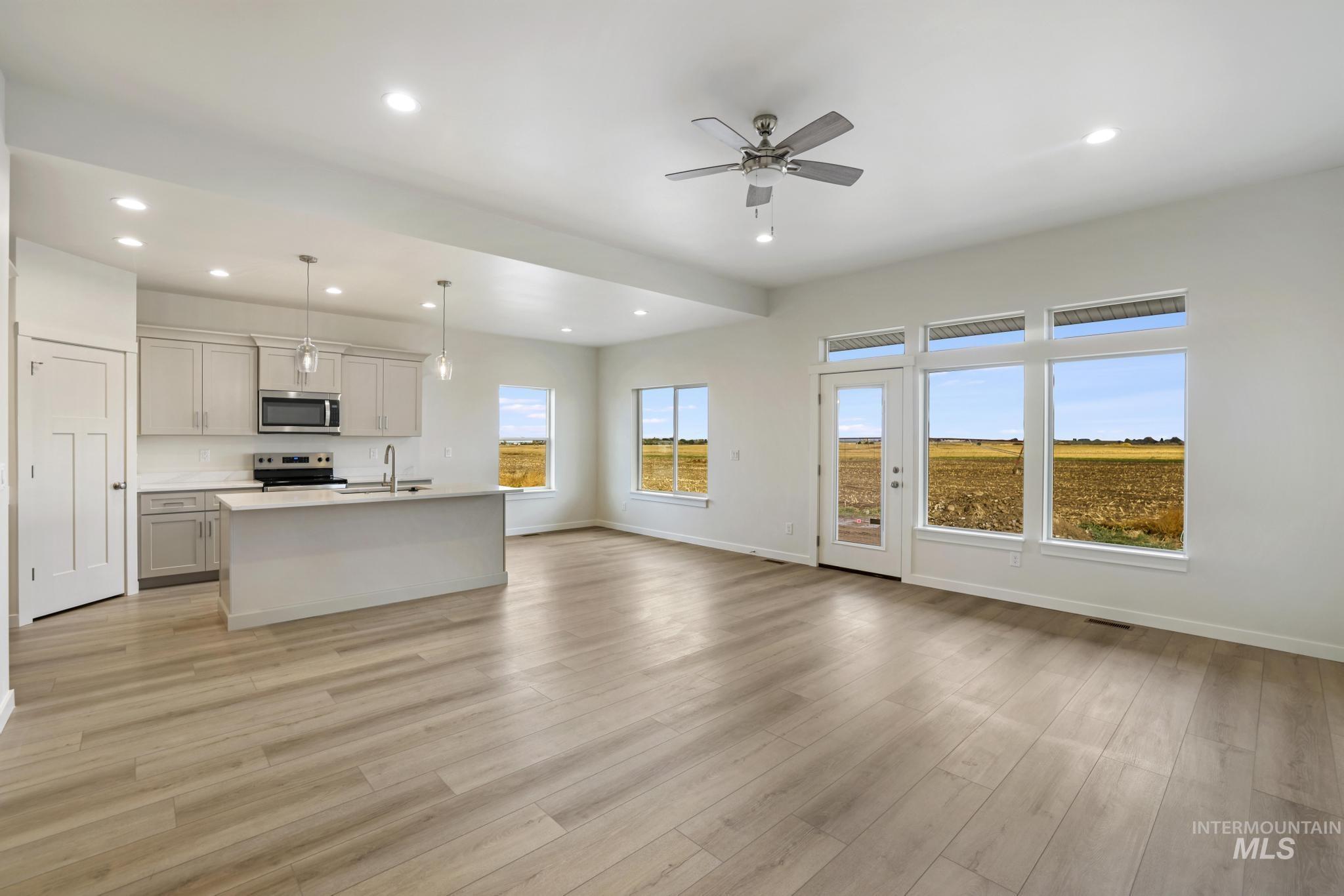 902 23rd Ave E, Jerome, Idaho 83338, 3 Bedrooms, 3 Bathrooms, Residential For Sale, Price $412,900,MLS 98972685