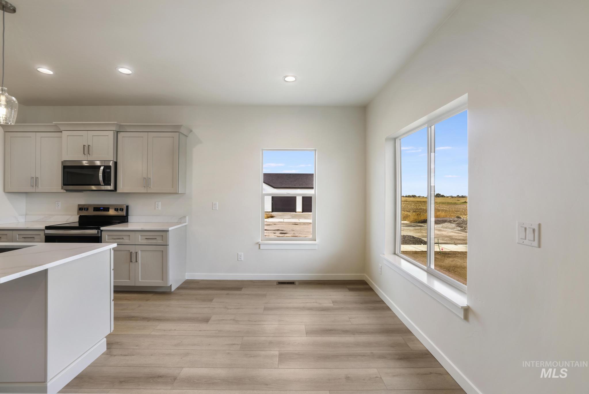 902 23rd Ave E, Jerome, Idaho 83338, 3 Bedrooms, 3 Bathrooms, Residential For Sale, Price $412,900,MLS 98972685