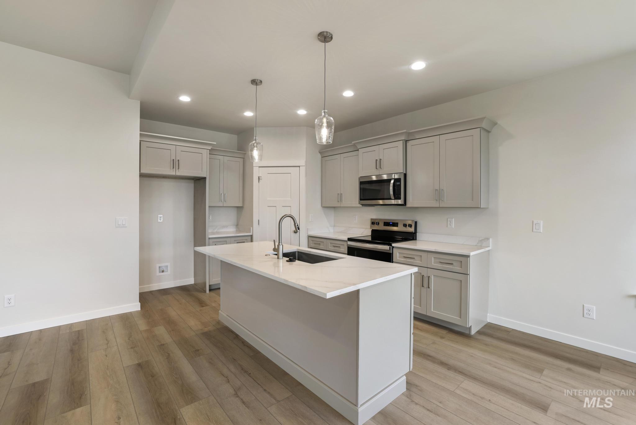 902 23rd Ave E, Jerome, Idaho 83338, 3 Bedrooms, 3 Bathrooms, Residential For Sale, Price $412,900,MLS 98972685