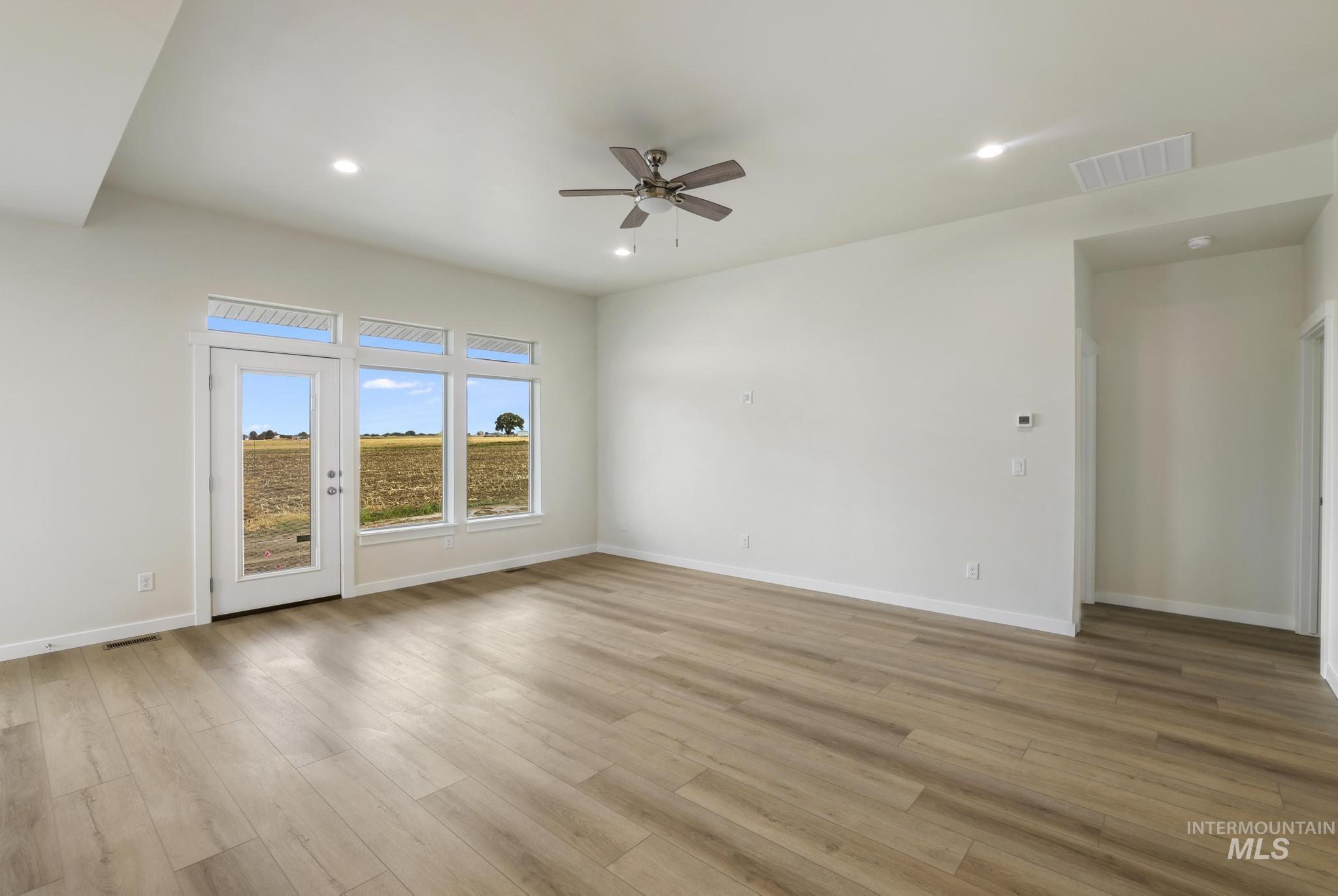 902 23rd Ave E, Jerome, Idaho 83338, 3 Bedrooms, 3 Bathrooms, Residential For Sale, Price $412,900,MLS 98972685