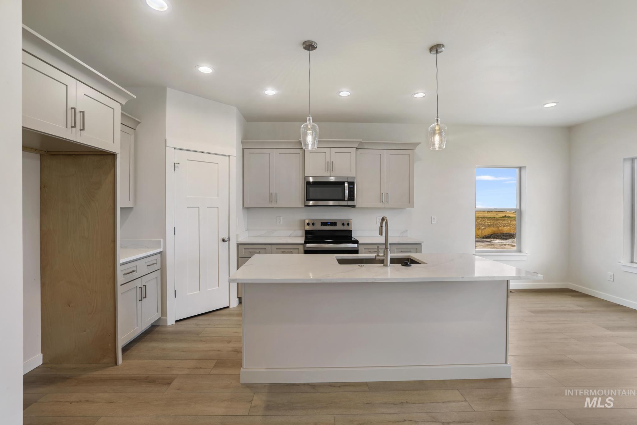 902 23rd Ave E, Jerome, Idaho 83338, 3 Bedrooms, 3 Bathrooms, Residential For Sale, Price $412,900,MLS 98972685