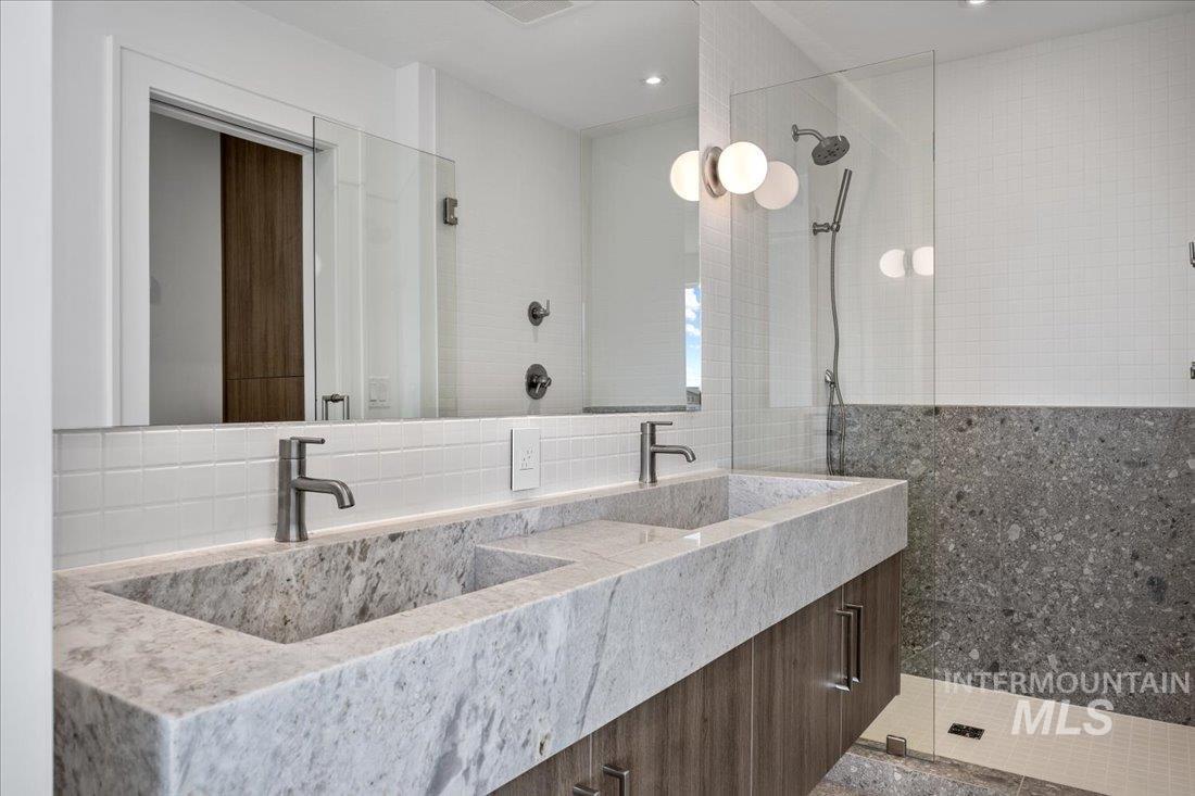 333 E Palapa Lane, Garden City, Idaho 83714, 3 Bedrooms, 3.5 Bathrooms, Residential For Sale, Price $859,900,MLS 98972686