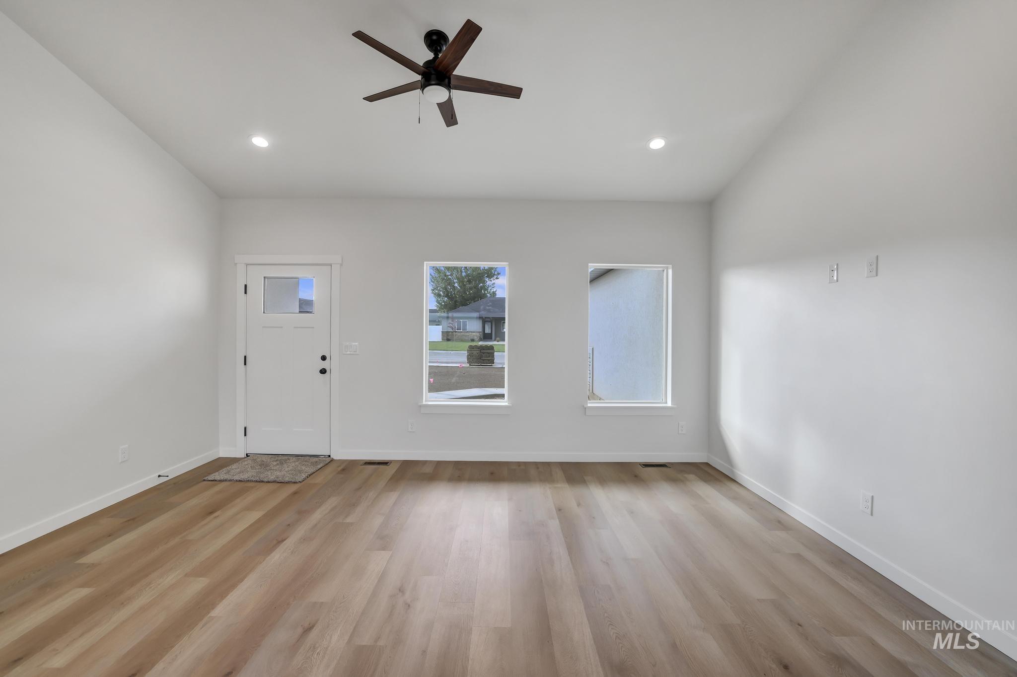 910 23rd Ave E, Jerome, Idaho 83338, 3 Bedrooms, 2 Bathrooms, Residential For Sale, Price $379,900,MLS 98972690