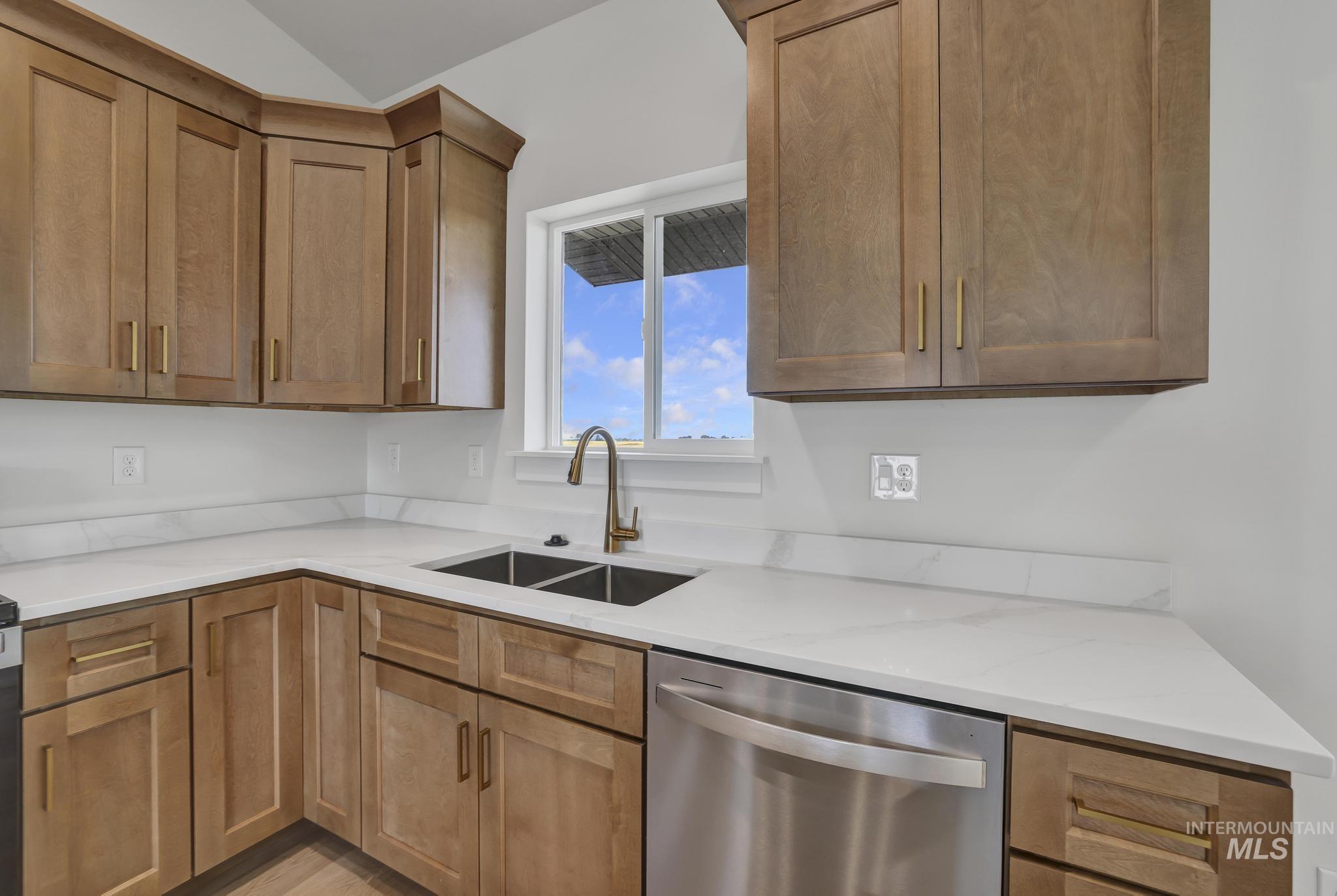 910 23rd Ave E, Jerome, Idaho 83338, 3 Bedrooms, 2 Bathrooms, Residential For Sale, Price $379,900, 98972690
