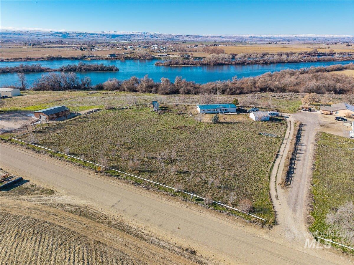 14291 Plum Rd, Caldwell, Idaho 83607, 3 Bedrooms, 2 Bathrooms, Residential For Sale, Price $450,000,MLS 98972691