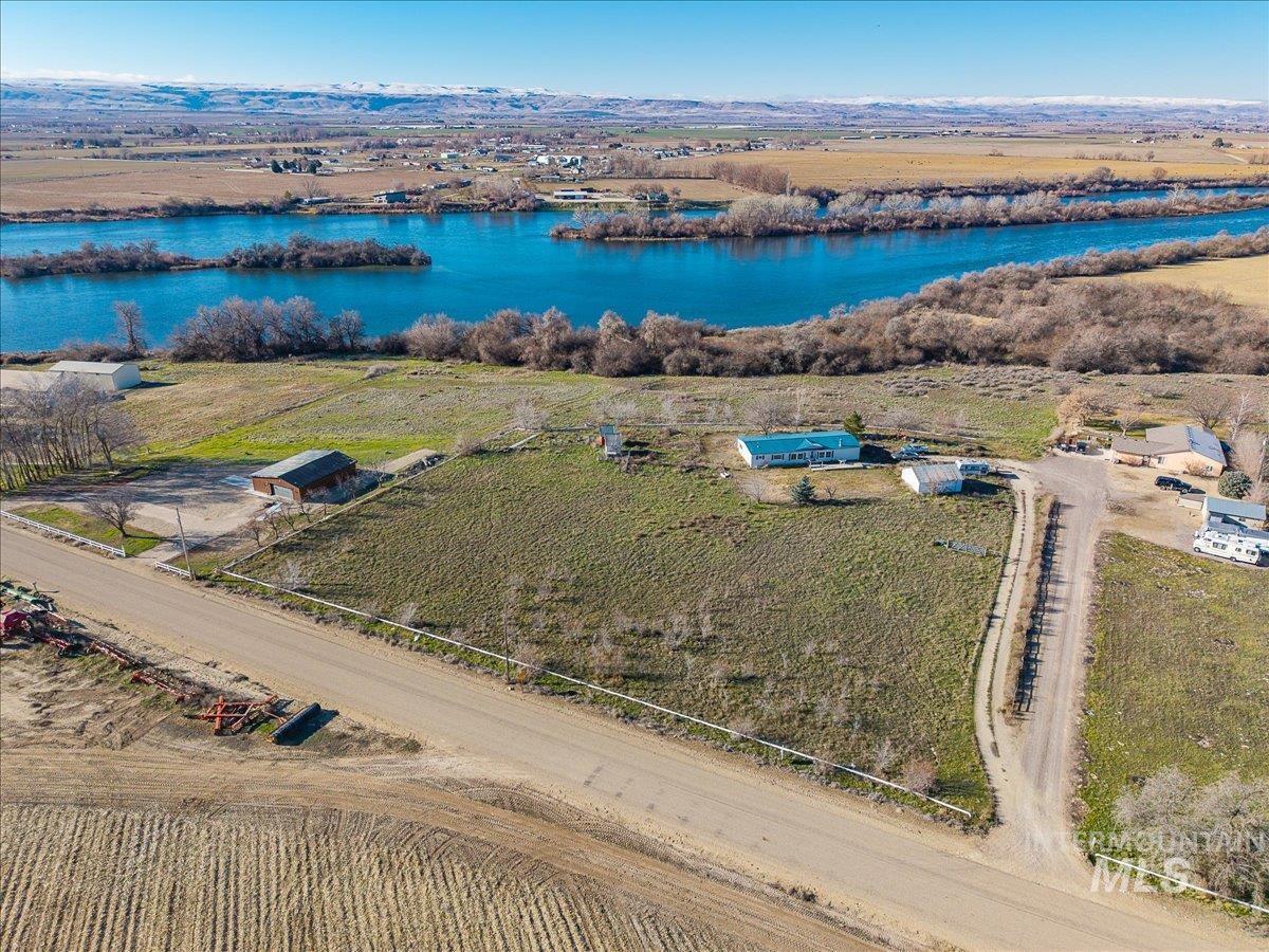 14291 Plum Rd, Caldwell, Idaho 83607, 3 Bedrooms, 2 Bathrooms, Residential For Sale, Price $450,000,MLS 98972691