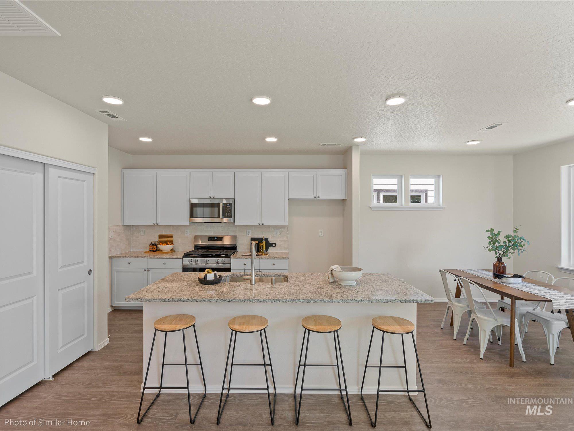 7221 W Rygate Dr., Boise, Idaho 83714, 3 Bedrooms, 2.5 Bathrooms, Residential For Sale, Price $477,990,MLS 98972699