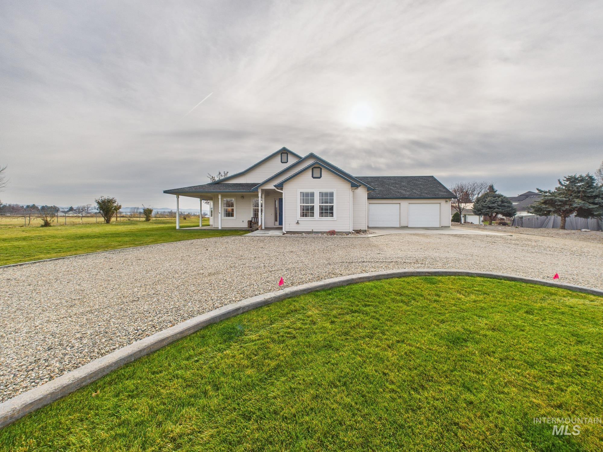 425 W Central Rd, Emmett, Idaho 83617, 3 Bedrooms, 2 Bathrooms, Residential For Sale, Price $644,000,MLS 98972700