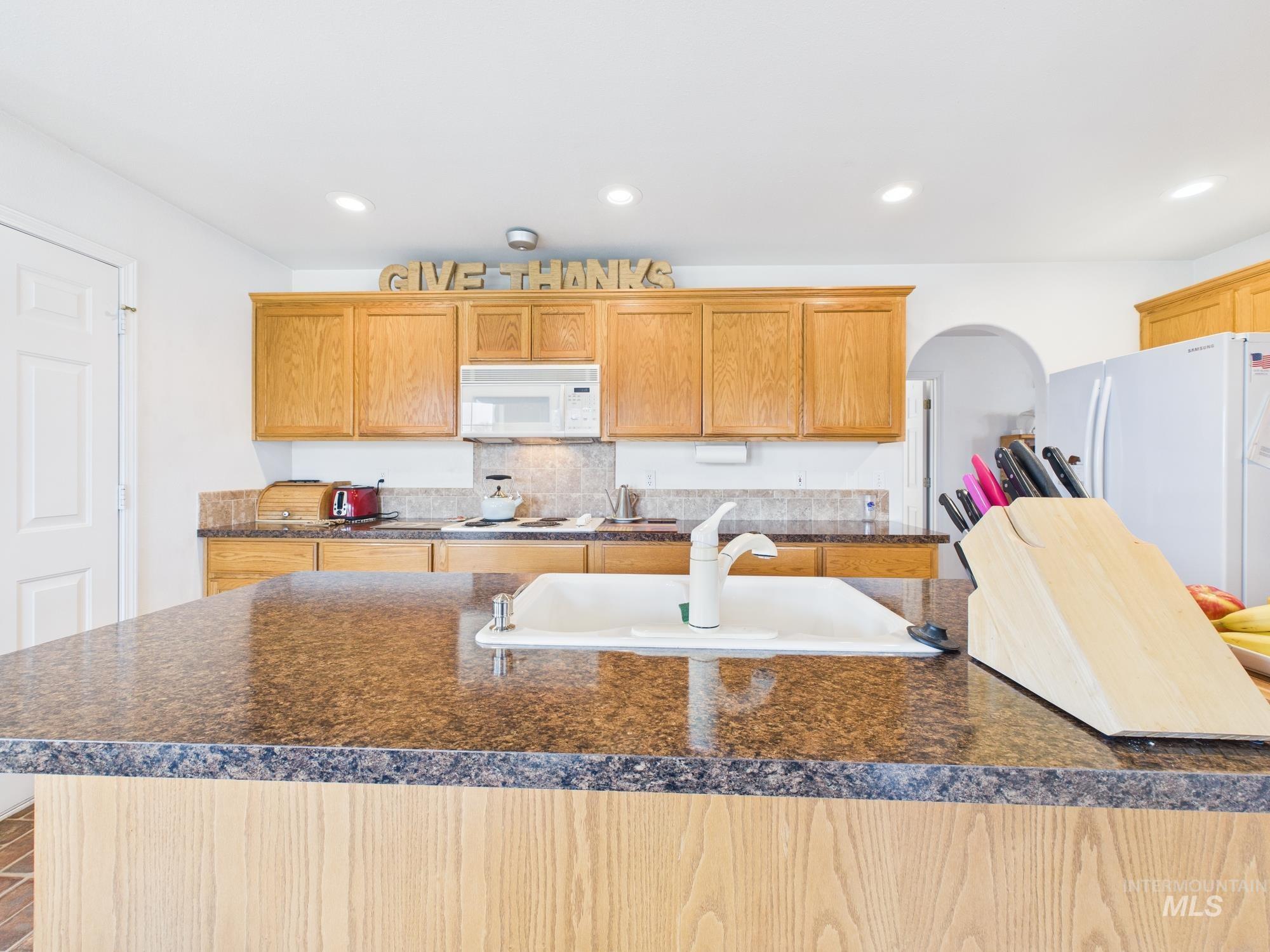 425 W Central Rd, Emmett, Idaho 83617, 3 Bedrooms, 2 Bathrooms, Residential For Sale, Price $644,000,MLS 98972700