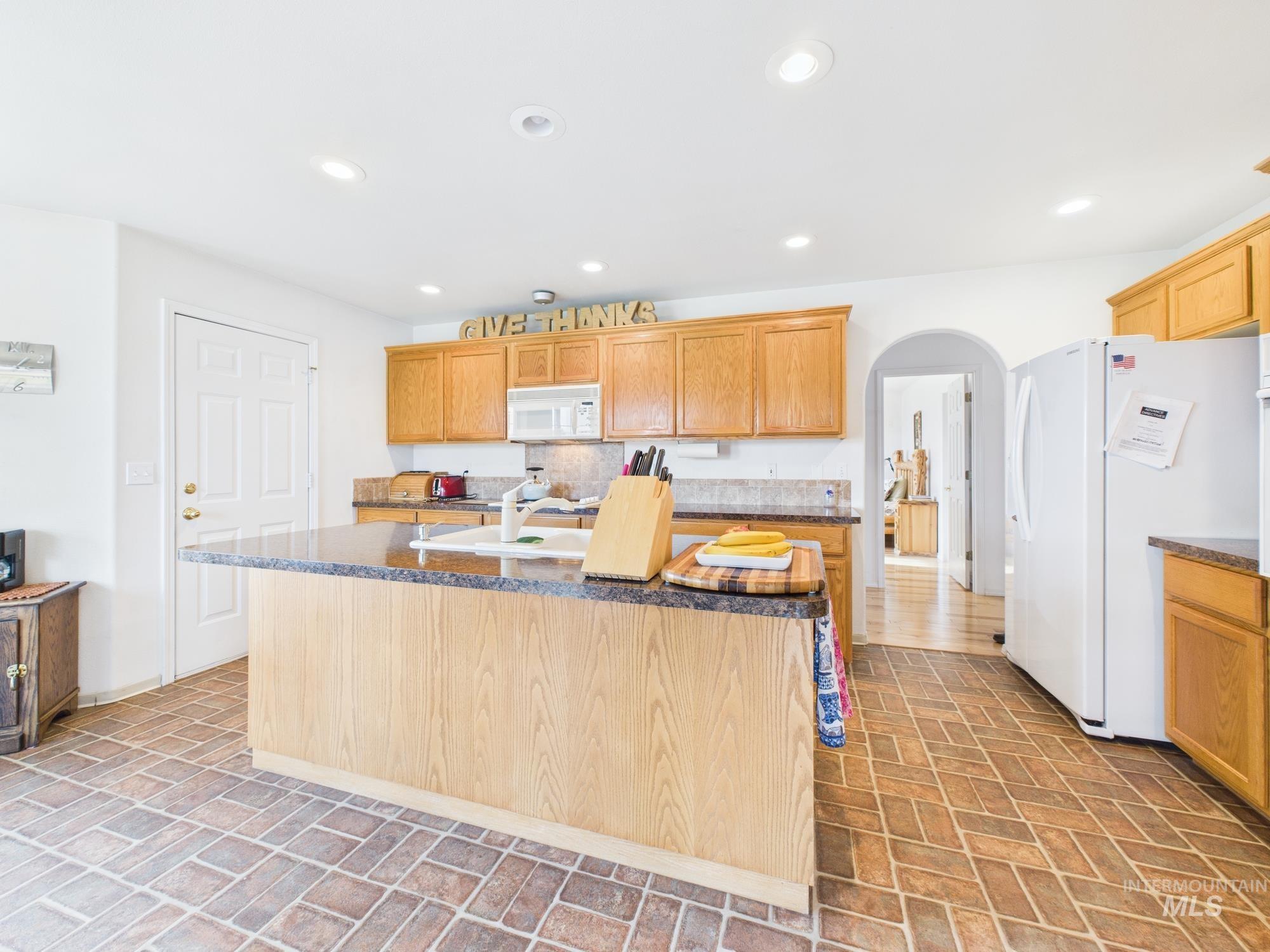 425 W Central Rd, Emmett, Idaho 83617, 3 Bedrooms, 2 Bathrooms, Residential For Sale, Price $644,000,MLS 98972700