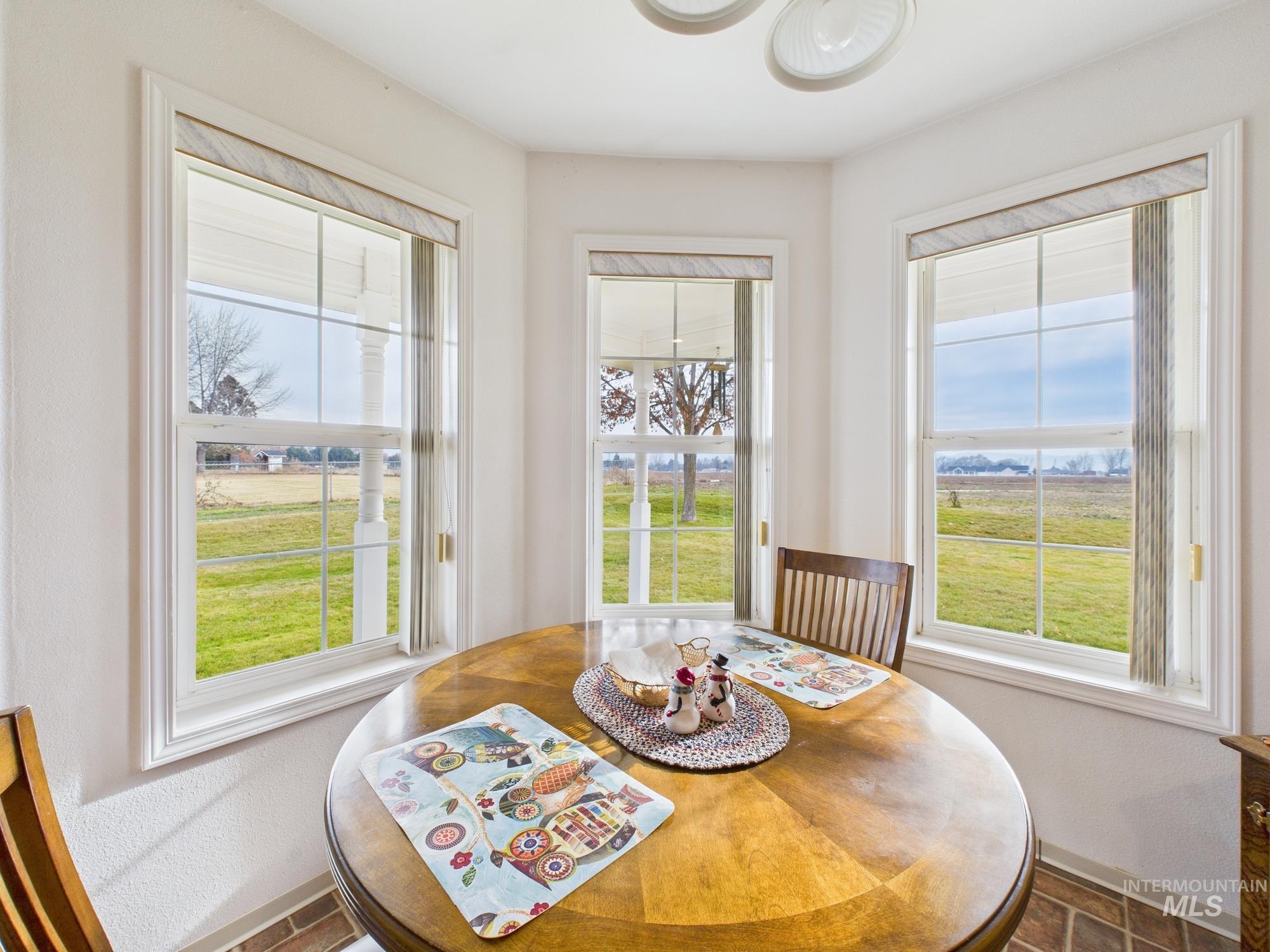 425 W Central Rd, Emmett, Idaho 83617, 3 Bedrooms, 2 Bathrooms, Residential For Sale, Price $644,000,MLS 98972700