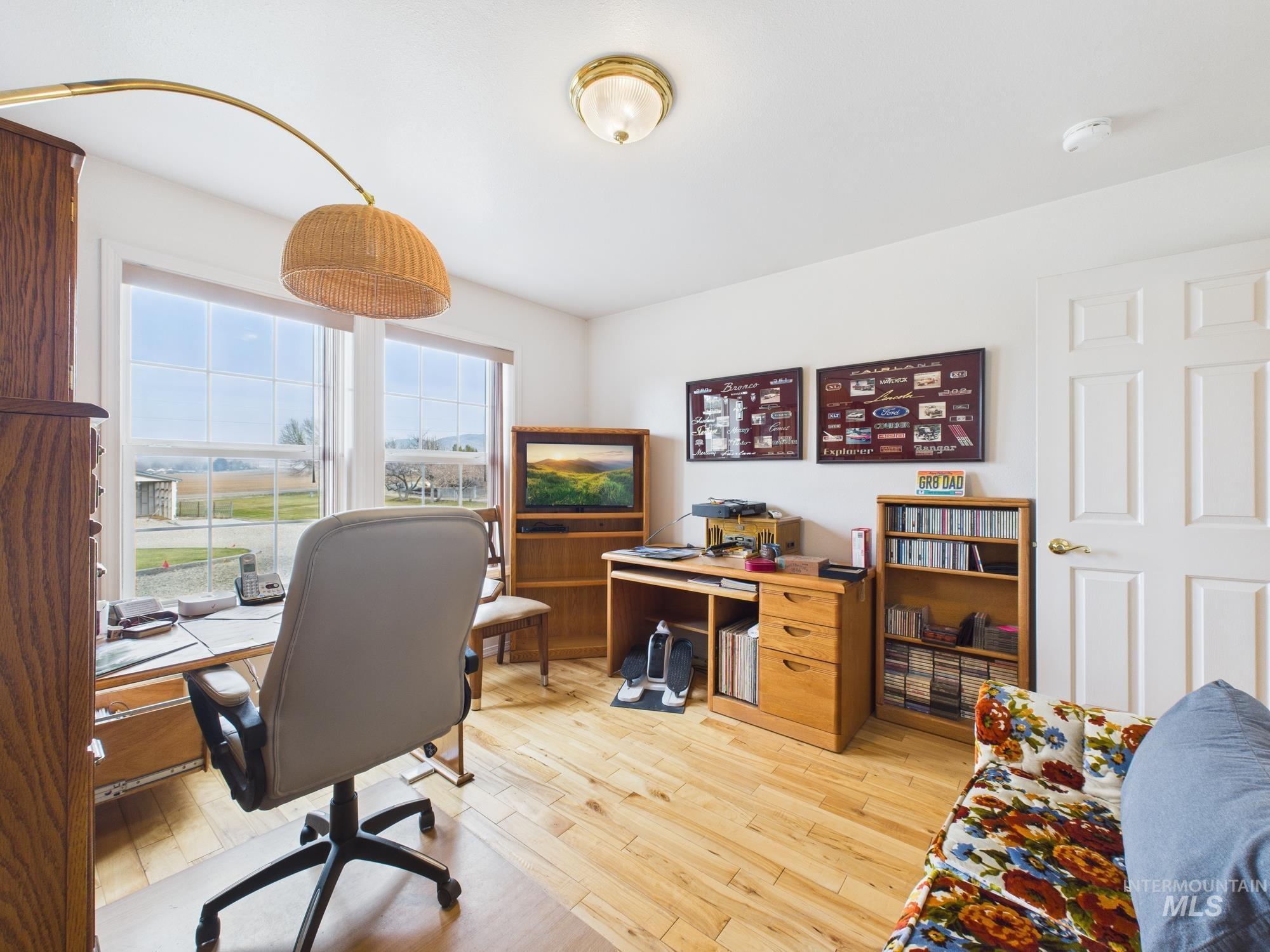 425 W Central Rd, Emmett, Idaho 83617, 3 Bedrooms, 2 Bathrooms, Residential For Sale, Price $644,000,MLS 98972700