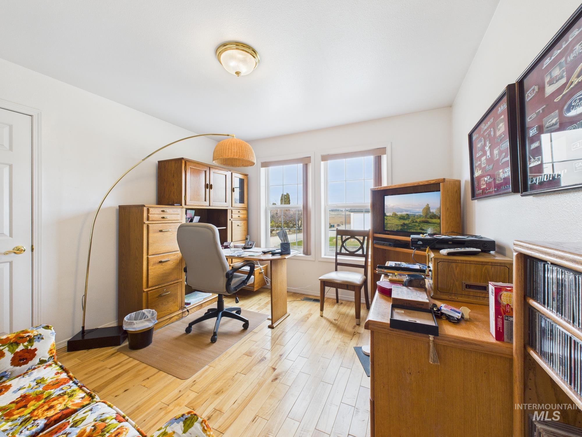 425 W Central Rd, Emmett, Idaho 83617, 3 Bedrooms, 2 Bathrooms, Residential For Sale, Price $644,000,MLS 98972700