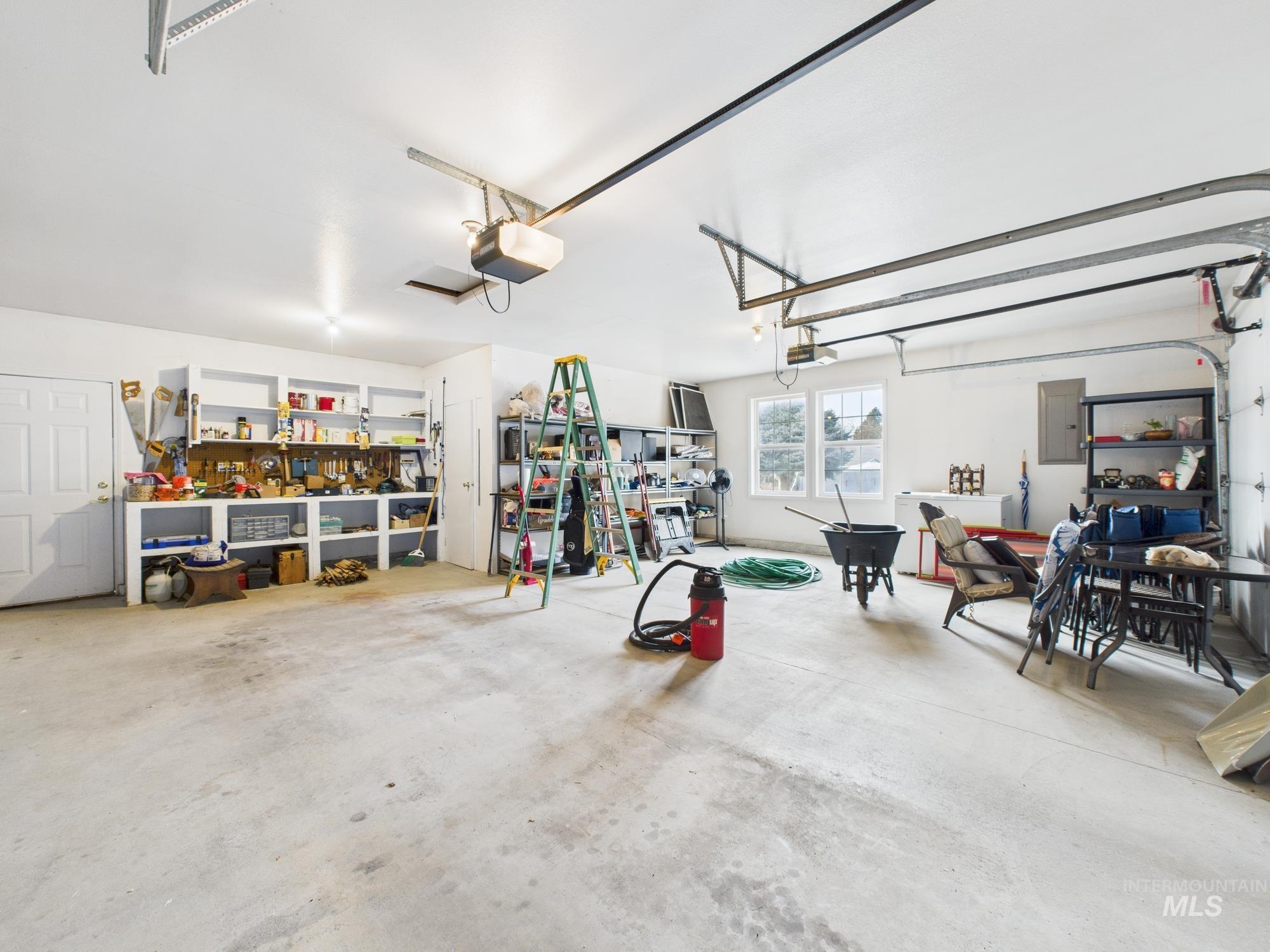 425 W Central Rd, Emmett, Idaho 83617, 3 Bedrooms, 2 Bathrooms, Residential For Sale, Price $644,000,MLS 98972700