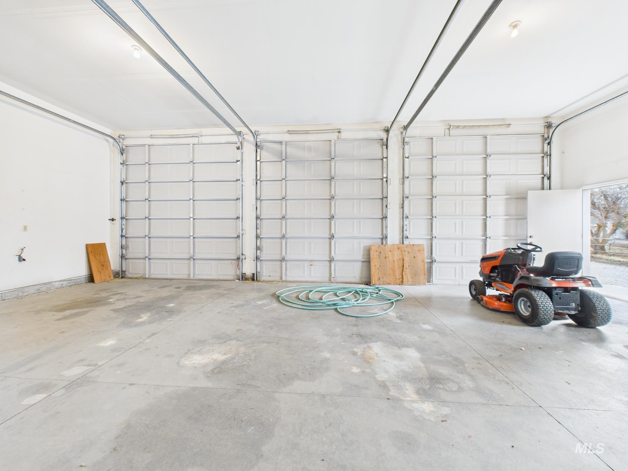 425 W Central Rd, Emmett, Idaho 83617, 3 Bedrooms, 2 Bathrooms, Residential For Sale, Price $644,000,MLS 98972700