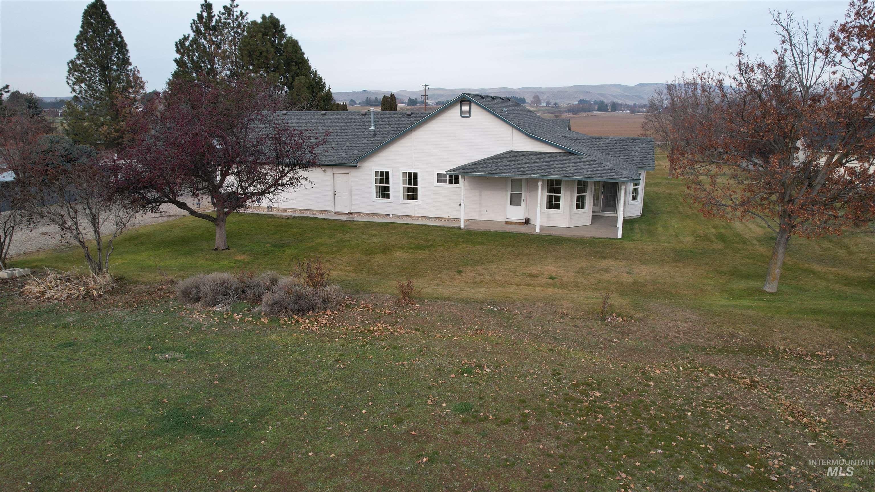 425 W Central Rd, Emmett, Idaho 83617, 3 Bedrooms, 2 Bathrooms, Residential For Sale, Price $644,000,MLS 98972700