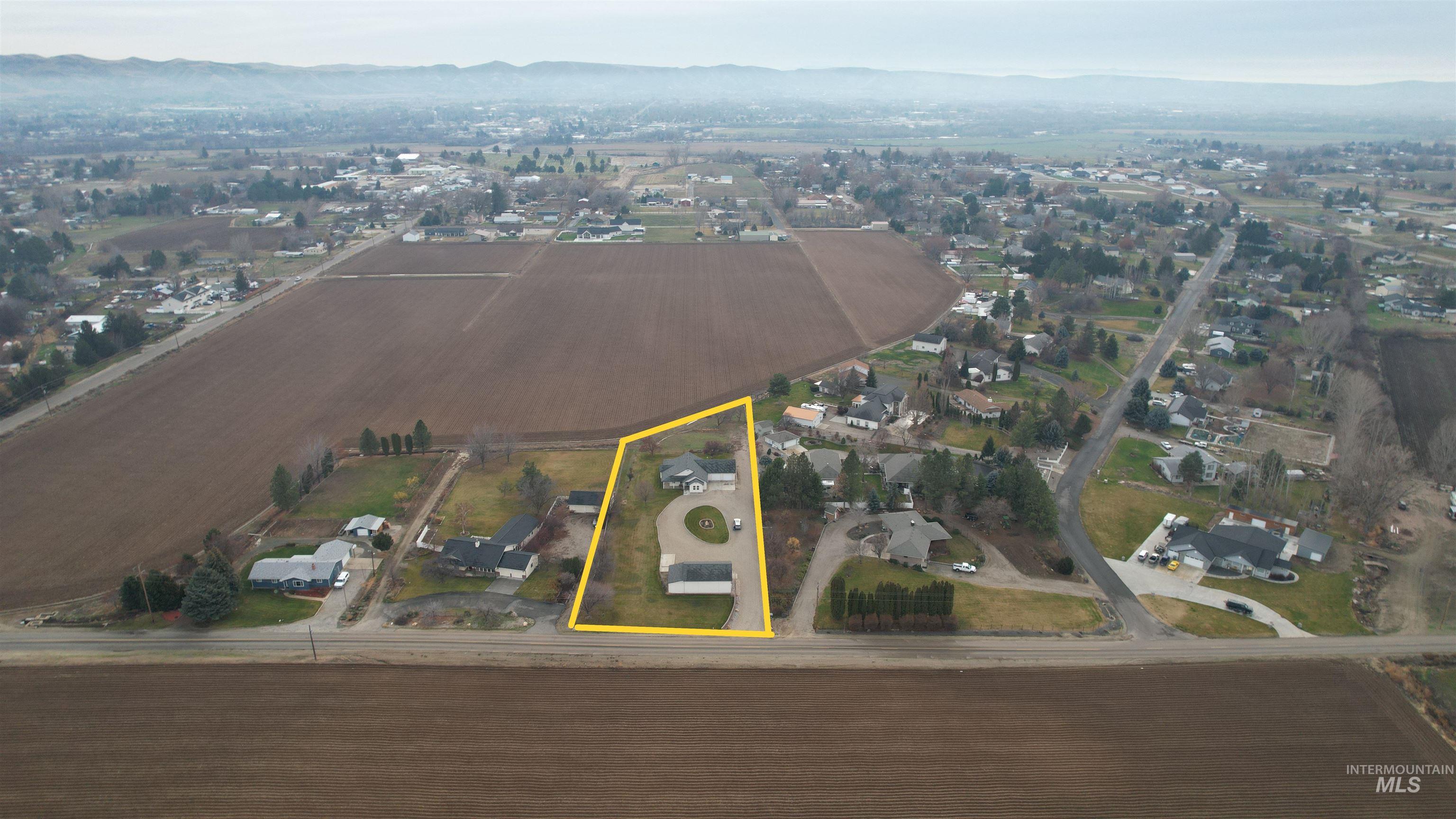 425 W Central Rd, Emmett, Idaho 83617, 3 Bedrooms, 2 Bathrooms, Residential For Sale, Price $644,000,MLS 98972700