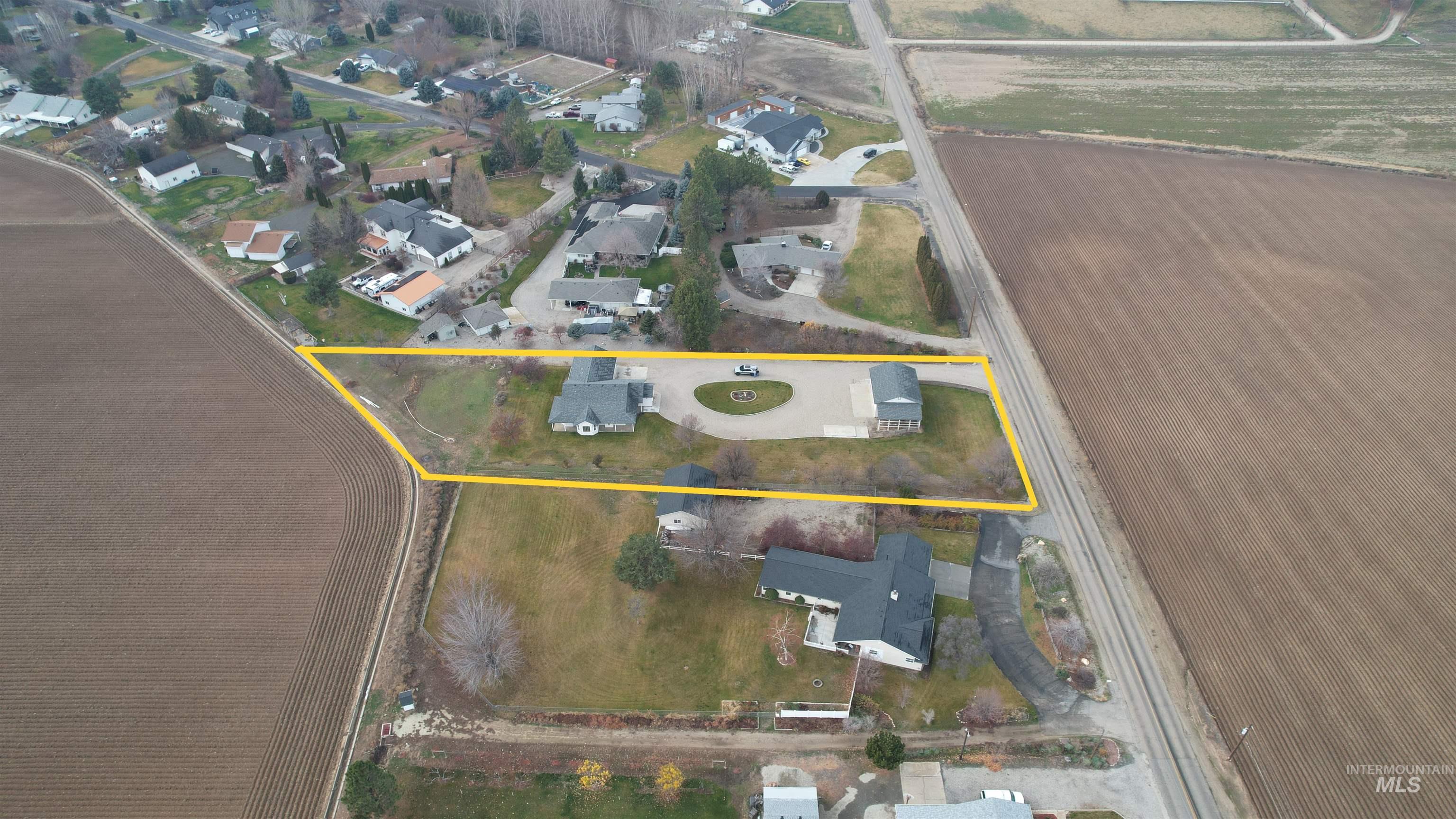 425 W Central Rd, Emmett, Idaho 83617, 3 Bedrooms, 2 Bathrooms, Residential For Sale, Price $644,000,MLS 98972700