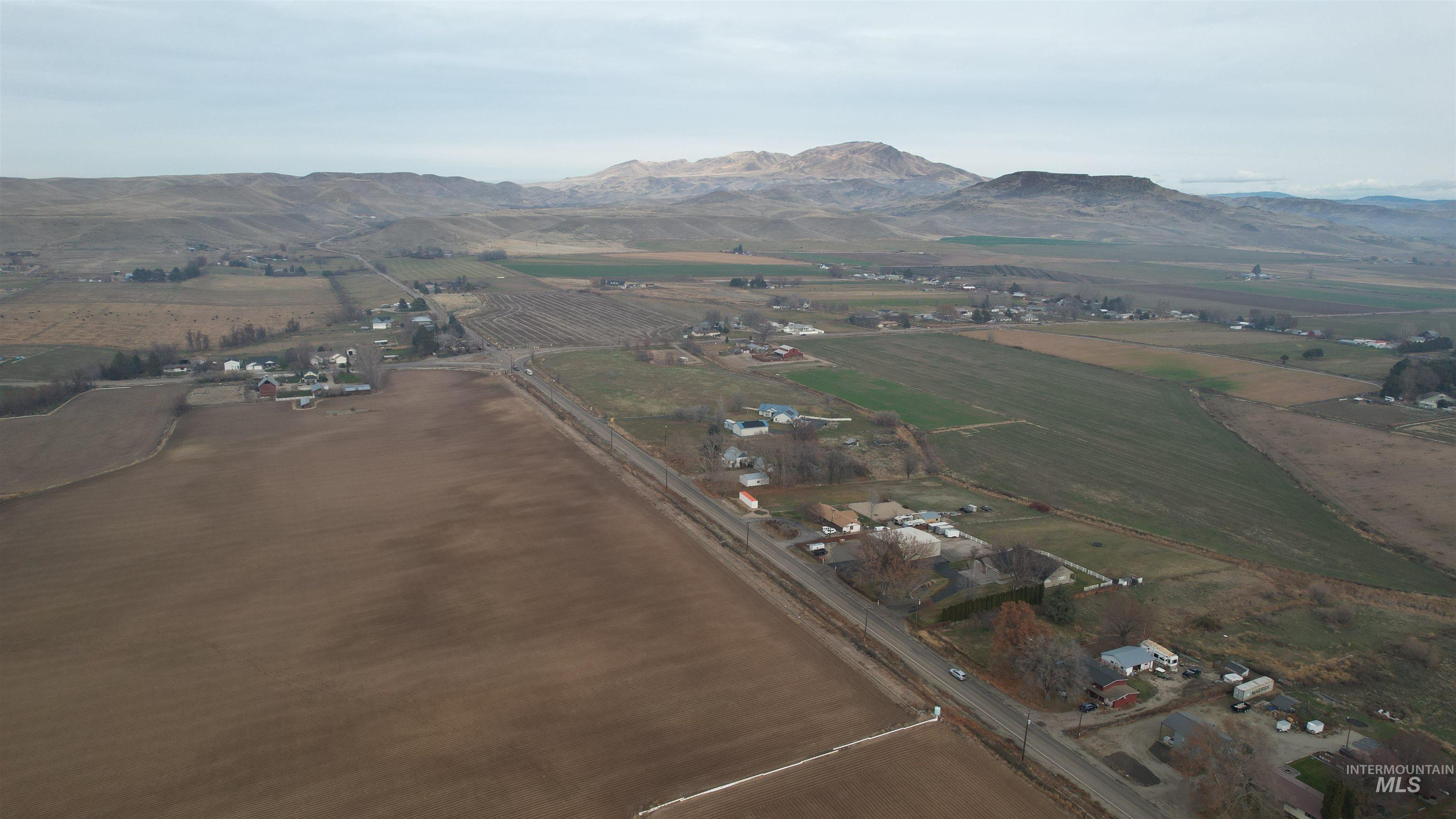 425 W Central Rd, Emmett, Idaho 83617, 3 Bedrooms, 2 Bathrooms, Residential For Sale, Price $644,000,MLS 98972700