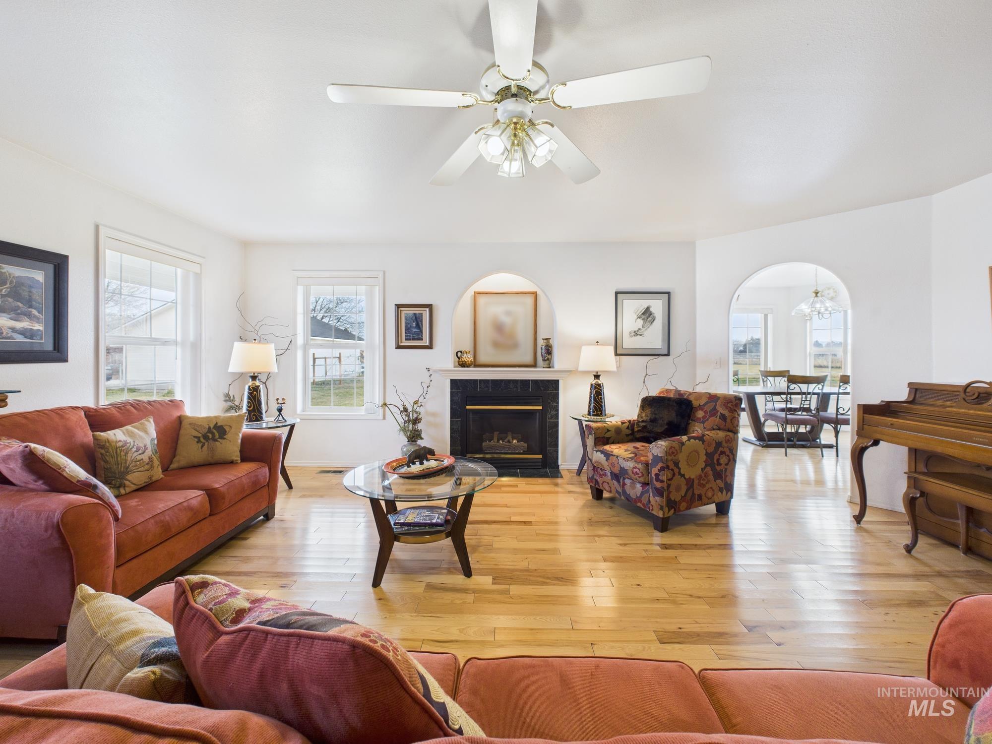 425 W Central Rd, Emmett, Idaho 83617, 3 Bedrooms, 2 Bathrooms, Residential For Sale, Price $644,000,MLS 98972700