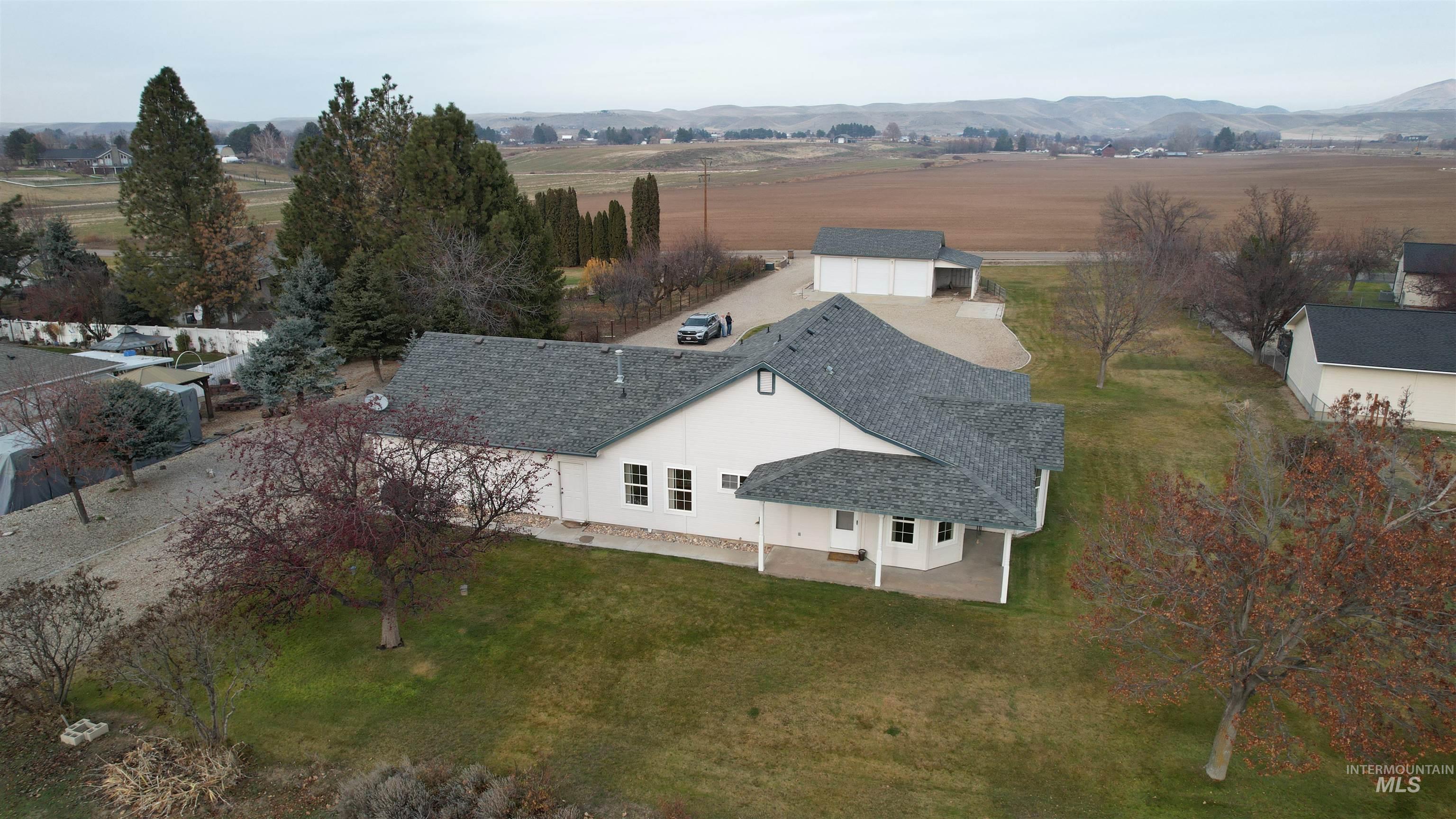 425 W Central Rd, Emmett, Idaho 83617, 3 Bedrooms, 2 Bathrooms, Residential For Sale, Price $644,000,MLS 98972700