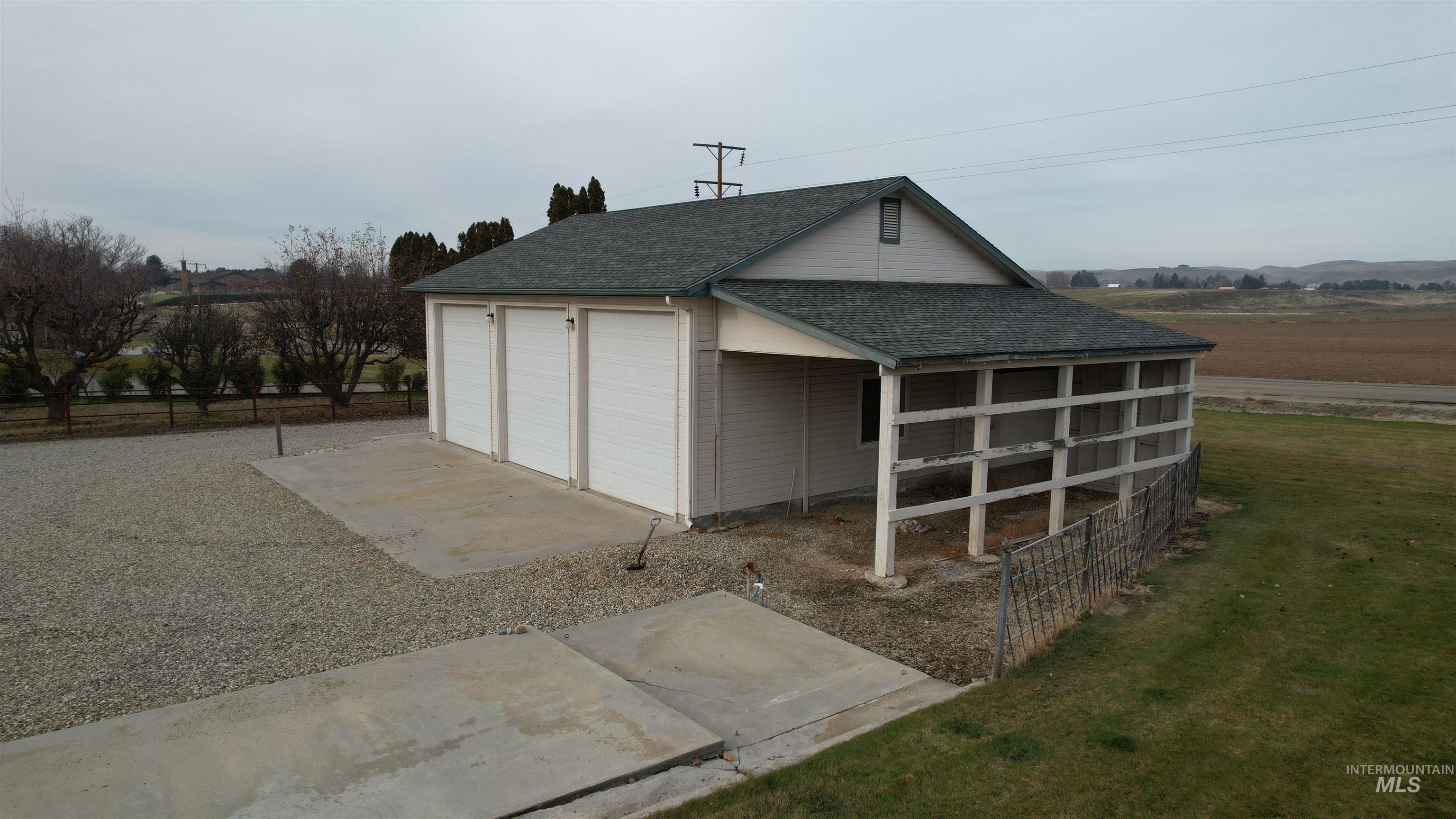 425 W Central Rd, Emmett, Idaho 83617, 3 Bedrooms, 2 Bathrooms, Residential For Sale, Price $644,000,MLS 98972700