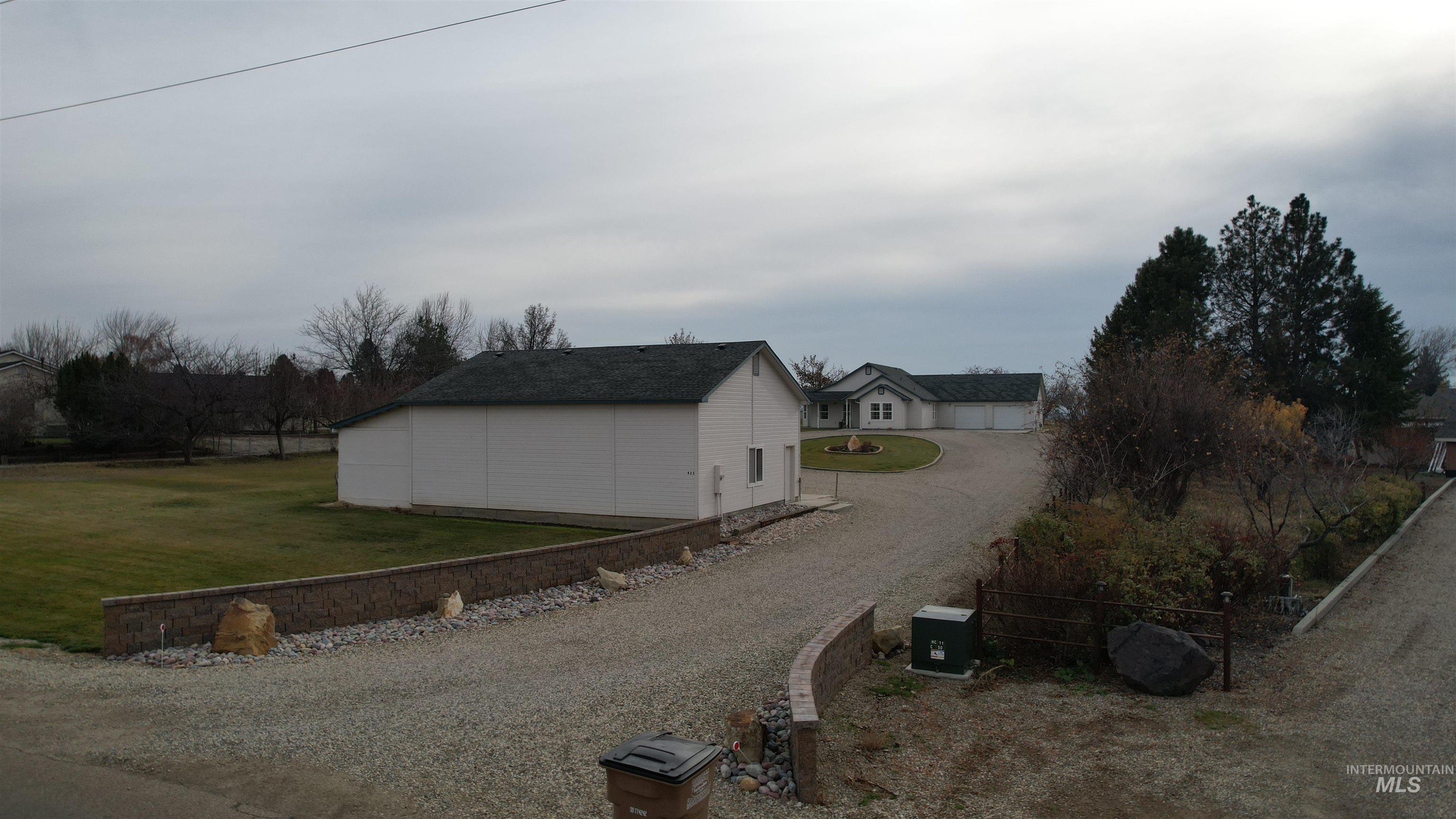 425 W Central Rd, Emmett, Idaho 83617, 3 Bedrooms, 2 Bathrooms, Residential For Sale, Price $644,000,MLS 98972700